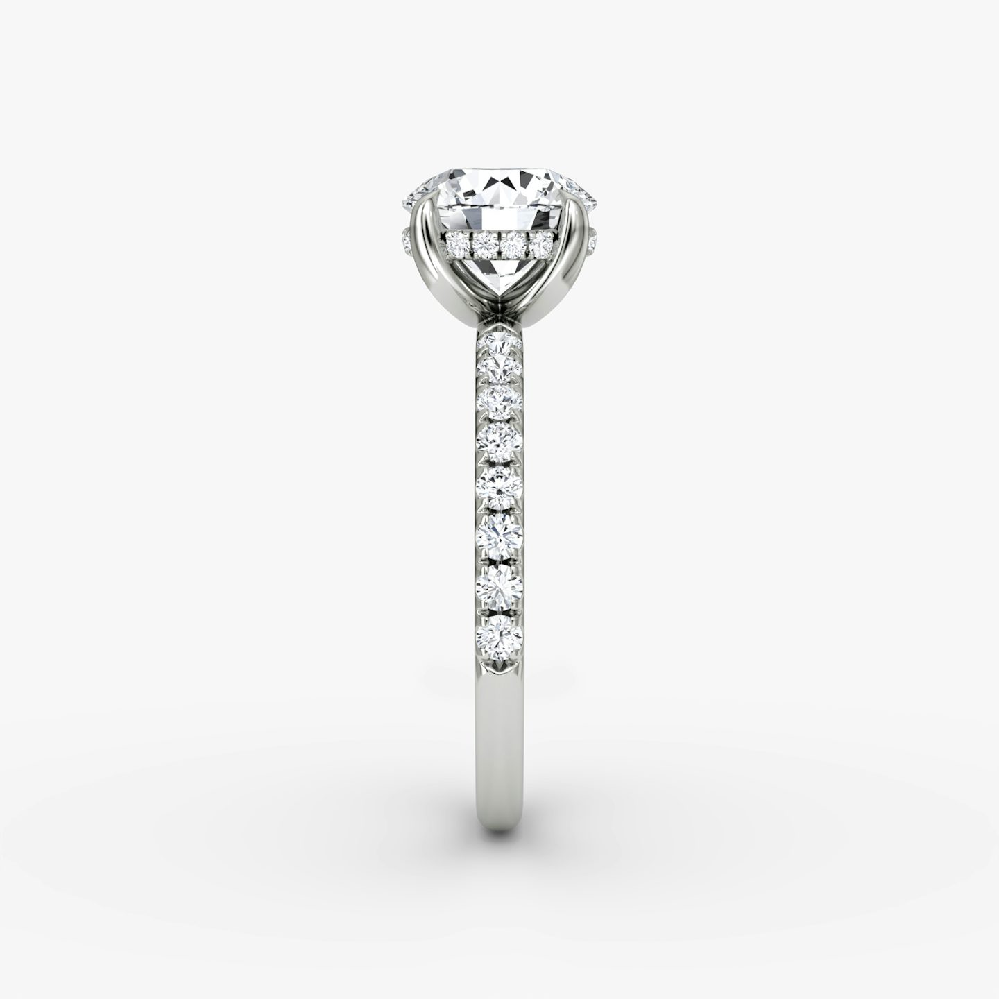 Anillo de compromiso Classic Hidden Halo | Brillante | 18k | Oro blanco | bandAccent: Pavé | bandWidth: large | caratWeight: 1.5ct | prongStyle: Simple | diamondOrientation: vertical