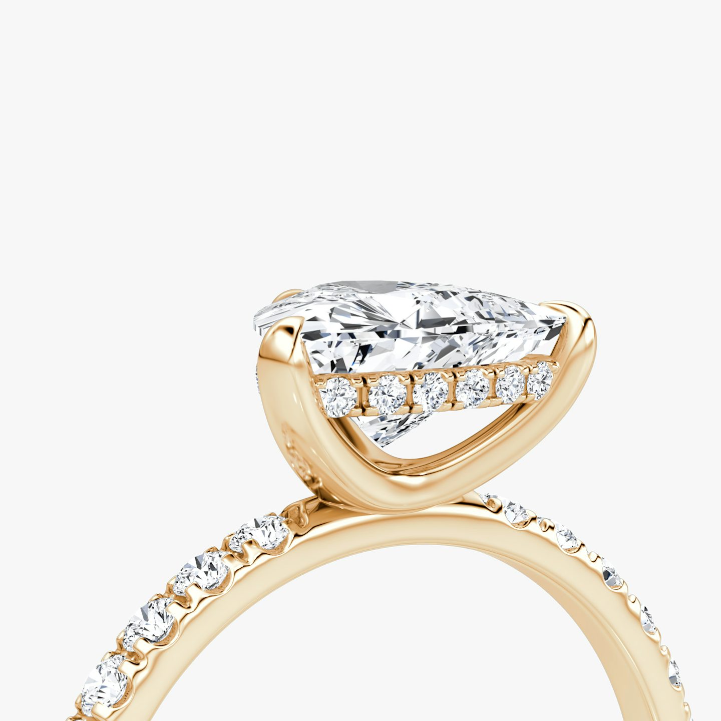 Anillo de compromiso Classic Hidden Halo | Trillón | 14k | Oro rosa | bandAccent: Pavé | bandWidth: large | prongStyle: Simple | diamondOrientation: vertical | caratWeight: other