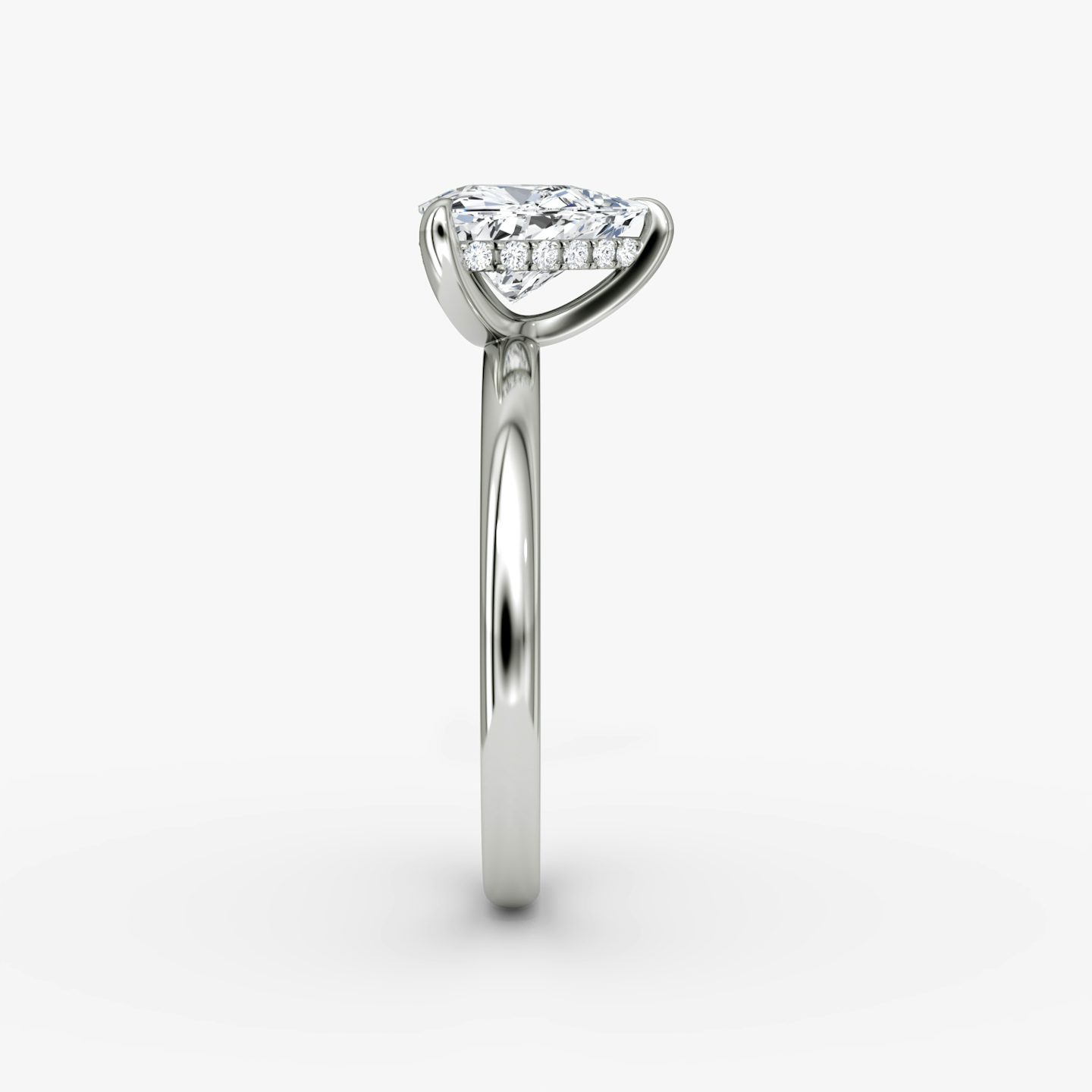 Classic Hidden Halo | Trillant | Platin | bandAccent: Ohne Pavé-Besatz | bandWidth: large | prongStyle: Ohne Pavé-Besatz | diamondOrientation: vertical | caratWeight: other