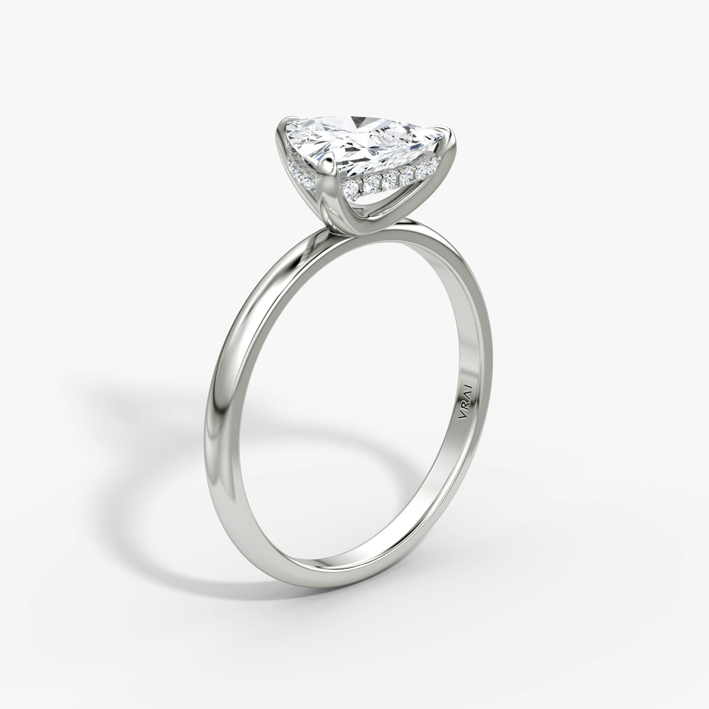 Classic Hidden Halo | Trillant | Platin | bandAccent: Ohne Pavé-Besatz | bandWidth: large | prongStyle: Ohne Pavé-Besatz | diamondOrientation: vertical | caratWeight: other