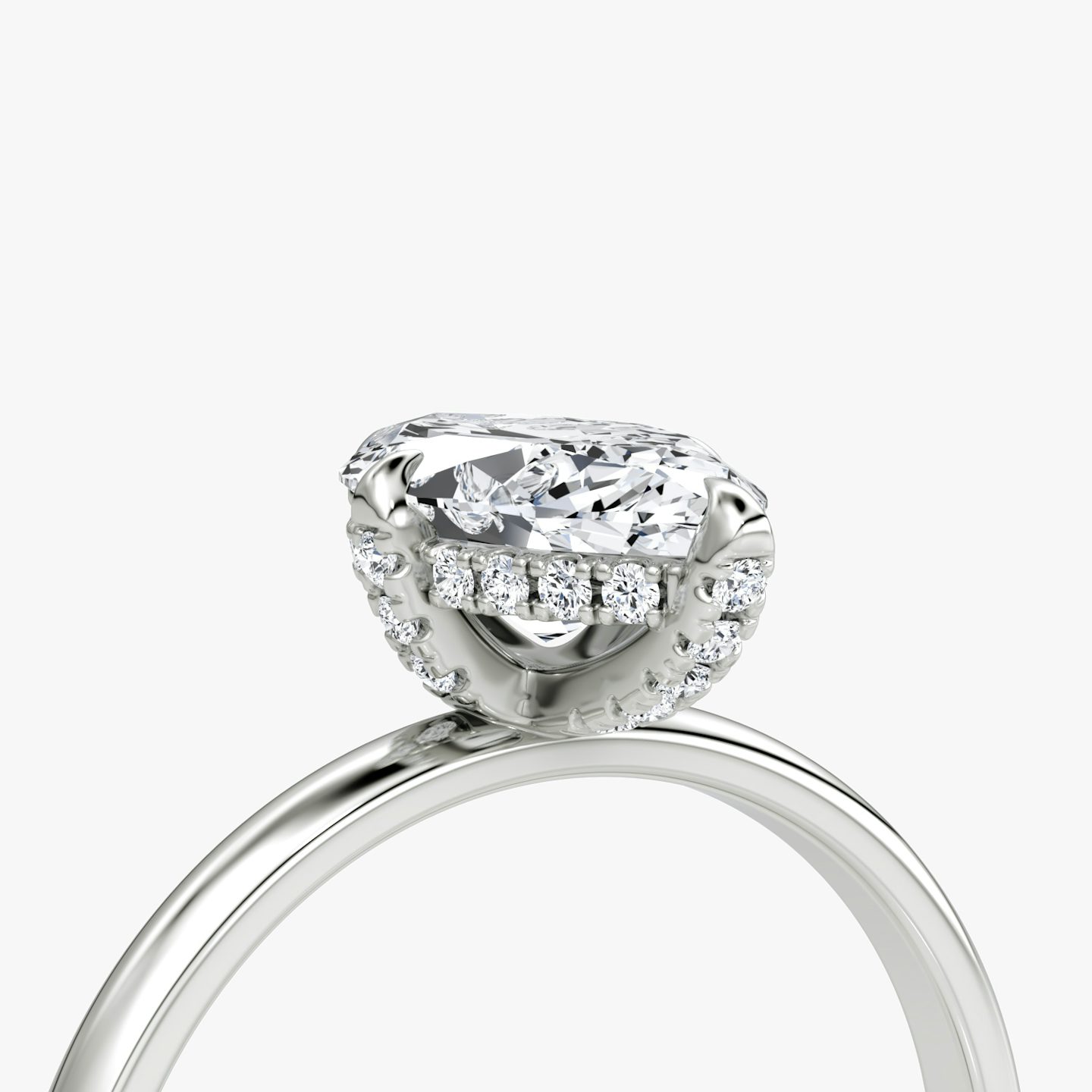 Classic Hidden Halo | Marquise | 18k | Weißgold | bandAccent: Ohne Pavé-Besatz | bandWidth: large | prongStyle: Mit Pavé-Besatz | diamondOrientation: vertical | caratWeight: other
