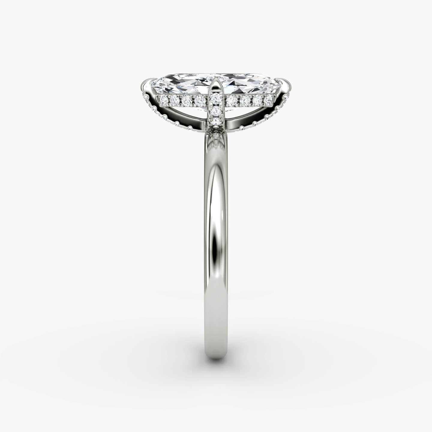 Classic Hidden Halo | Marquise | 18k | Weißgold | bandAccent: Ohne Pavé-Besatz | bandWidth: large | prongStyle: Mit Pavé-Besatz | diamondOrientation: vertical | caratWeight: other
