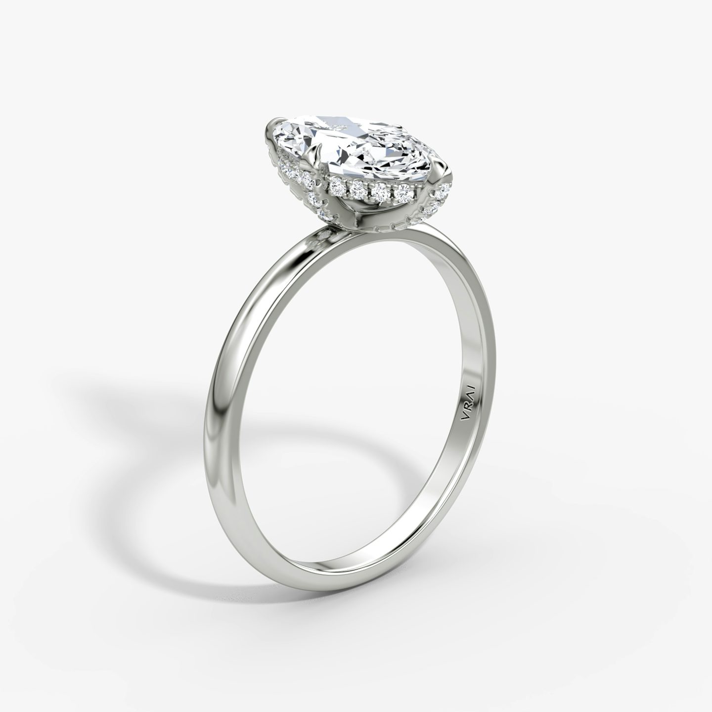 Classic Hidden Halo | Marquise | 18k | Weißgold | bandAccent: Ohne Pavé-Besatz | bandWidth: large | prongStyle: Mit Pavé-Besatz | diamondOrientation: vertical | caratWeight: other