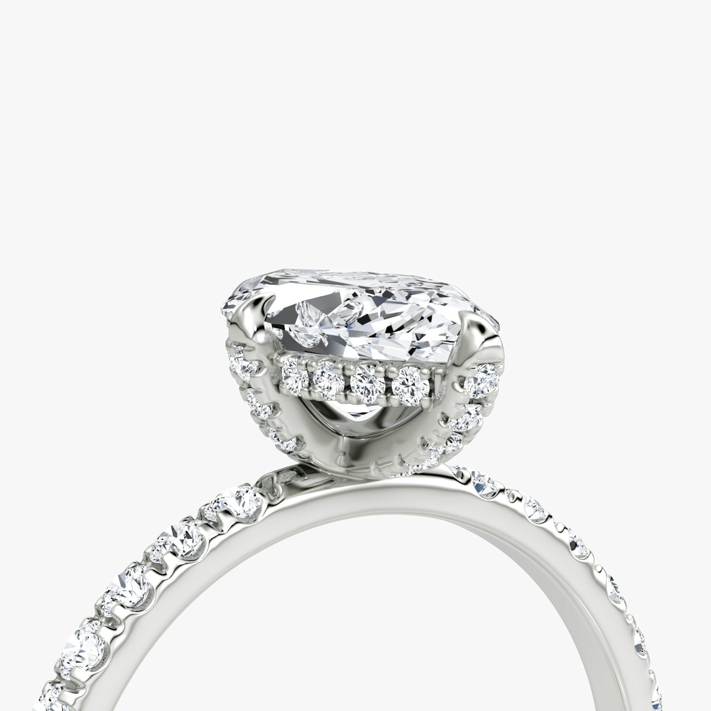 Classic Hidden Halo | Marquise | Platin | bandAccent: Mit Pavé-Besatz | bandWidth: large | prongStyle: Mit Pavé-Besatz | diamondOrientation: vertical | caratWeight: other