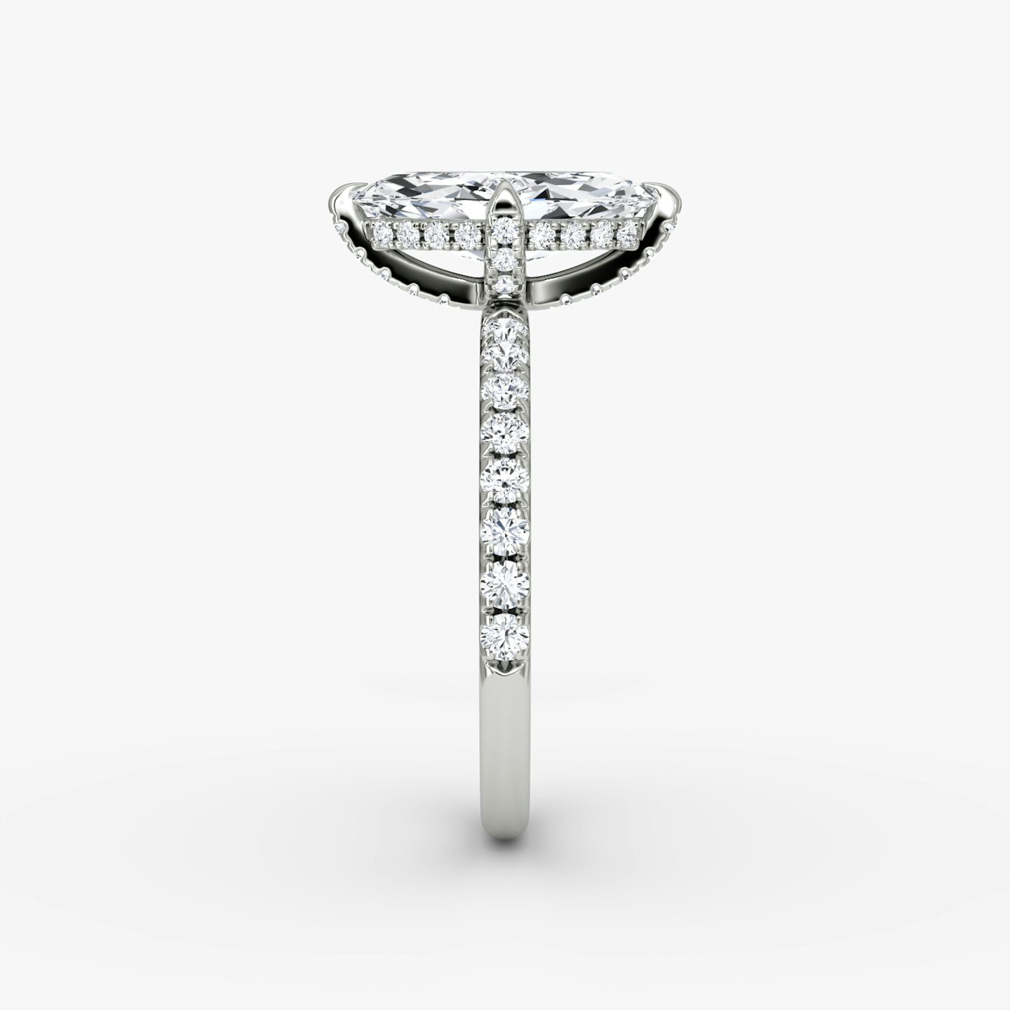 Classic Hidden Halo | Marquise | Platin | bandAccent: Mit Pavé-Besatz | bandWidth: large | prongStyle: Mit Pavé-Besatz | diamondOrientation: vertical | caratWeight: other