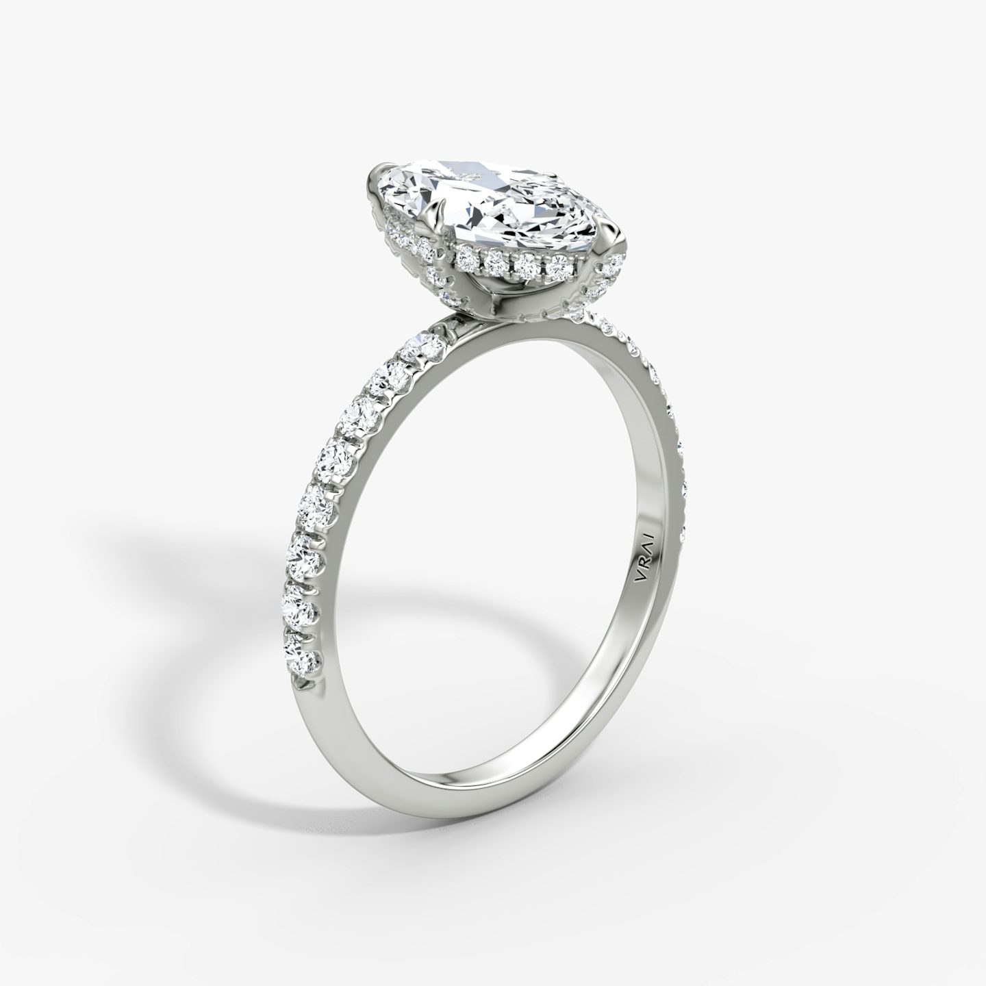 Classic Hidden Halo | Marquise | Platin | bandAccent: Mit Pavé-Besatz | bandWidth: large | prongStyle: Mit Pavé-Besatz | diamondOrientation: vertical | caratWeight: other