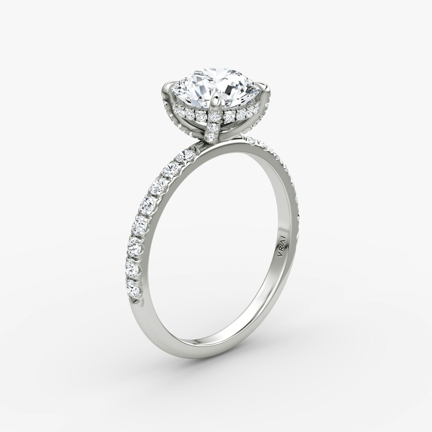 Anillo de compromiso Classic Hidden Halo | Brillante | Platino | bandAccent: Pavé | bandWidth: large | caratWeight: 1.5ct | prongStyle: Pavé | diamondOrientation: vertical
