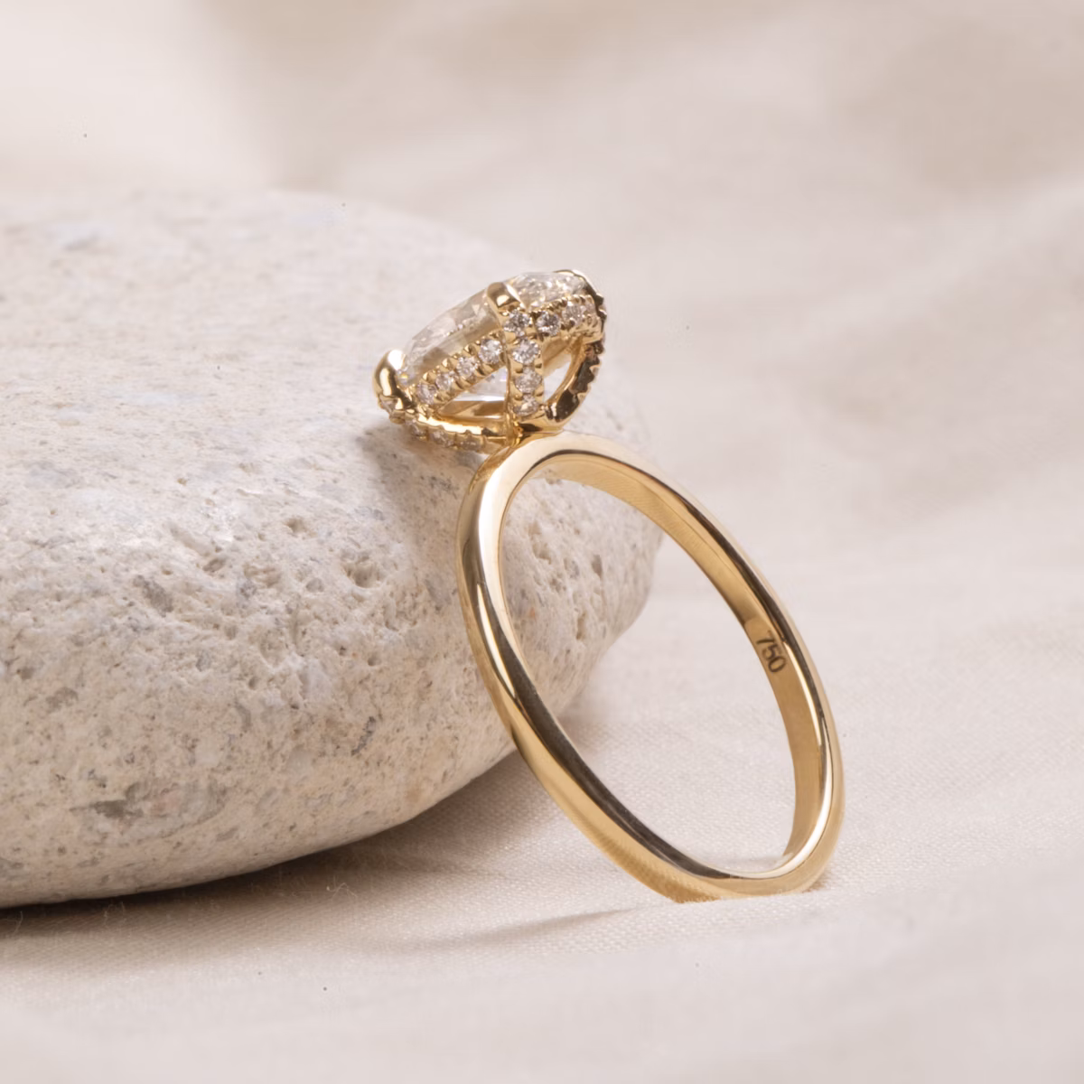 The Classic Hidden Halo | Oval | 18k | Yellow Gold | bandAccent: Plain | bandWidth: large | prongStyle: Pavé | diamondOrientation: vertical | caratWeight: other