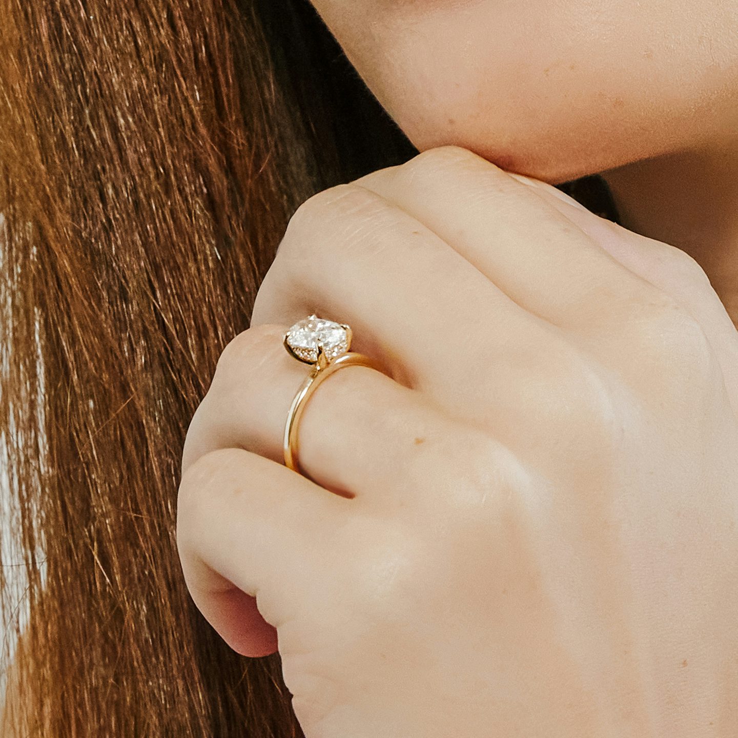 Classic Hidden Halo | Oval | 14k | Roségold | bandAccent: Ohne Pavé-Besatz | bandWidth: large | prongStyle: Ohne Pavé-Besatz | diamondOrientation: vertical | caratWeight: other