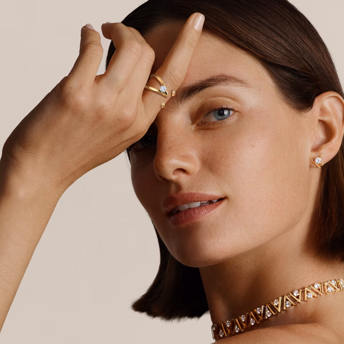 VRAI V Side Wrap Ring | Round Brilliant | 14k | Yellow Gold