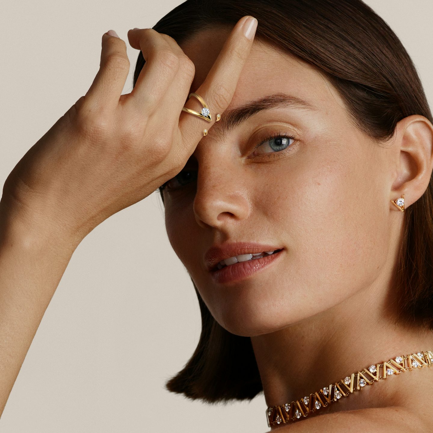 VRAI V Side Wrap Ring | Round Brilliant | 14k | Yellow Gold