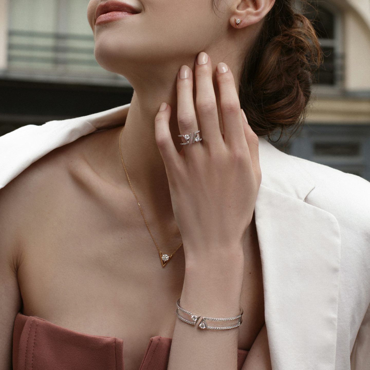 VRAI V Double Row Band | Round Brilliant | 14k | Yellow Gold | bandAccent: Pavé | bandStoneShape: Round Brilliant | diamondSize: petite