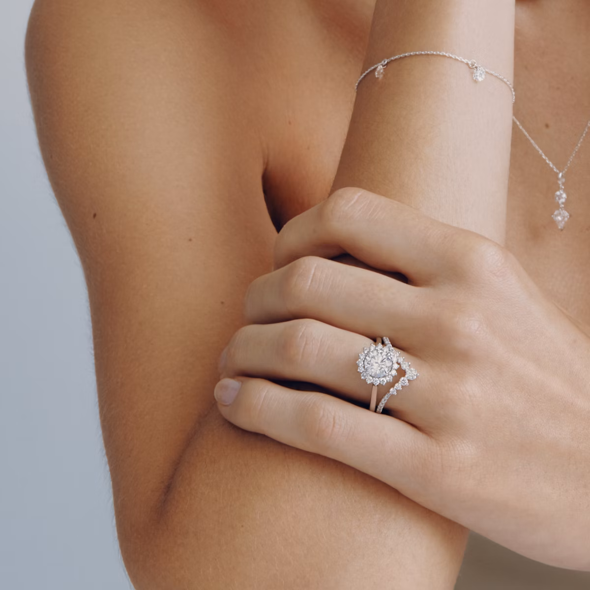 The Dew Drop Crown Band | Round Brilliant | Platinum | bandAccent: Pavé