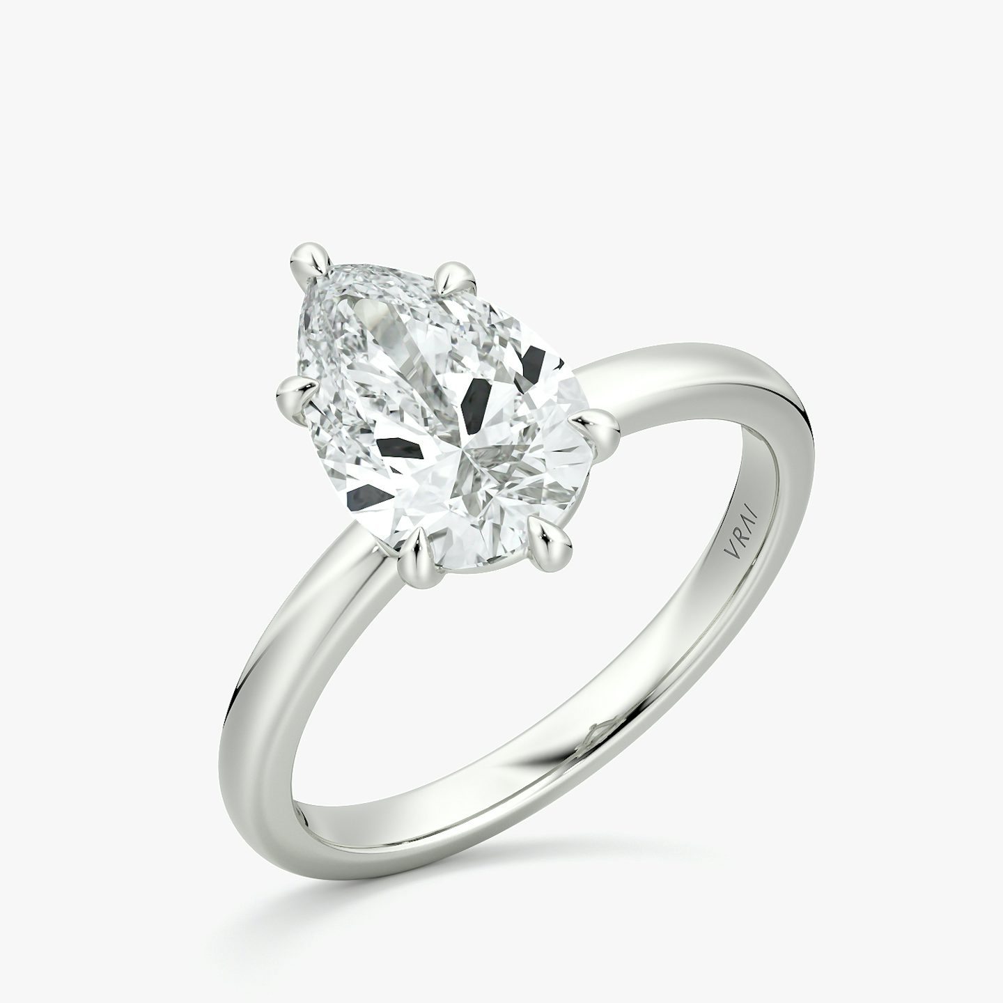 Signature 6 Prong | Tropfen | 18k | Weißgold | bandAccent: Ohne Pavé-Besatz | bandWidth: large | hiddenHalo: no | diamondOrientation: vertical | caratWeight: other