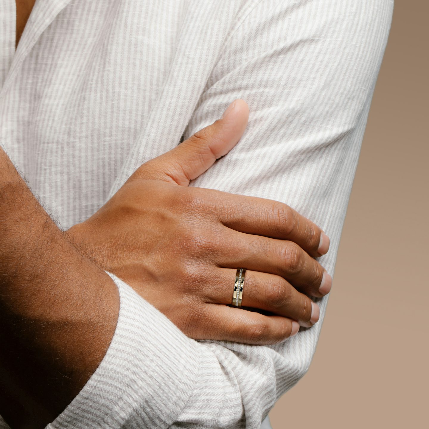 The Pavé Cigar Band | 18k | Yellow Gold | bandAccent: Pavé | paveVersion: center