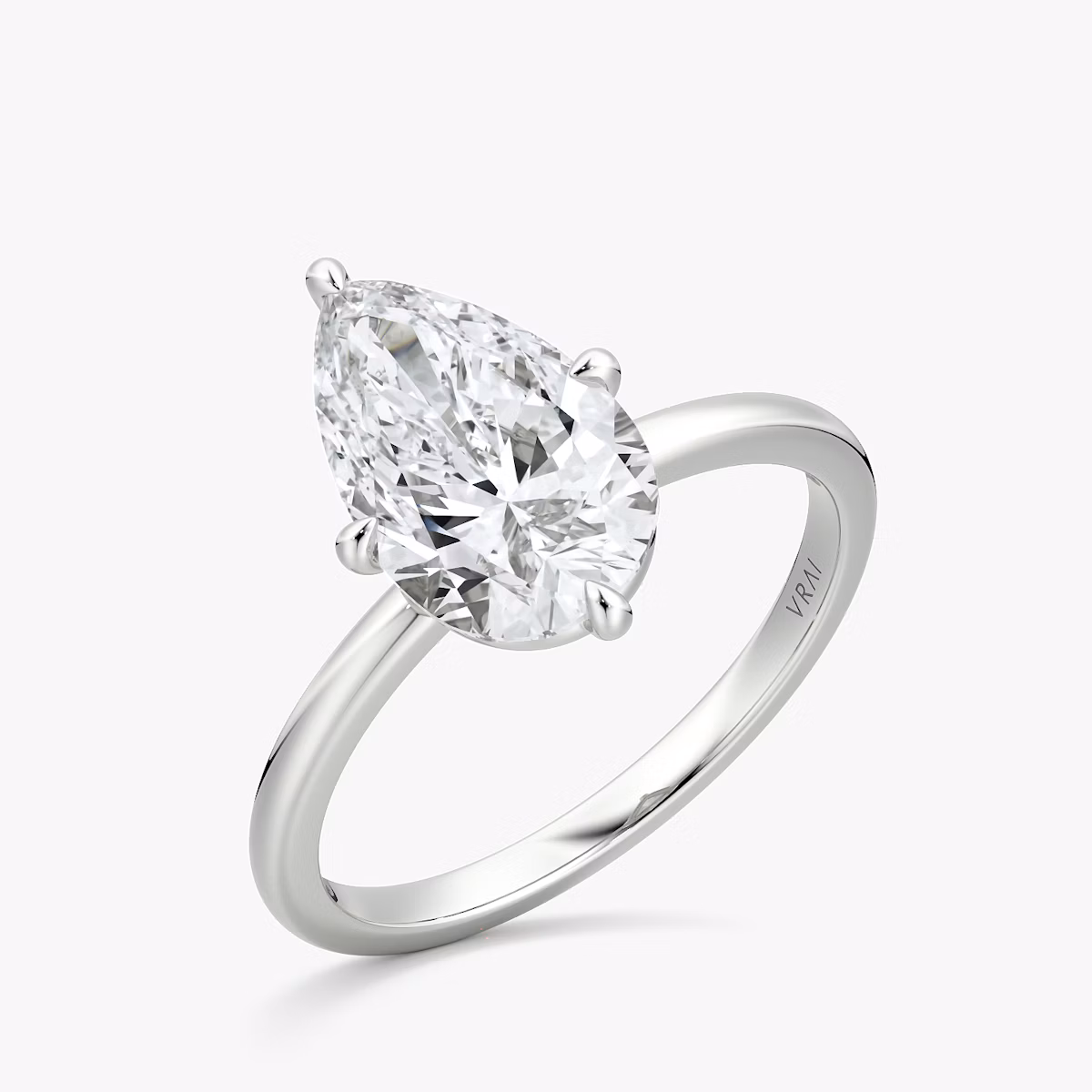 Anillo de compromiso Compass | Pera | 18k | Oro blanco | bandAccent: Simple | diamondOrientation: vertical | caratWeight: other