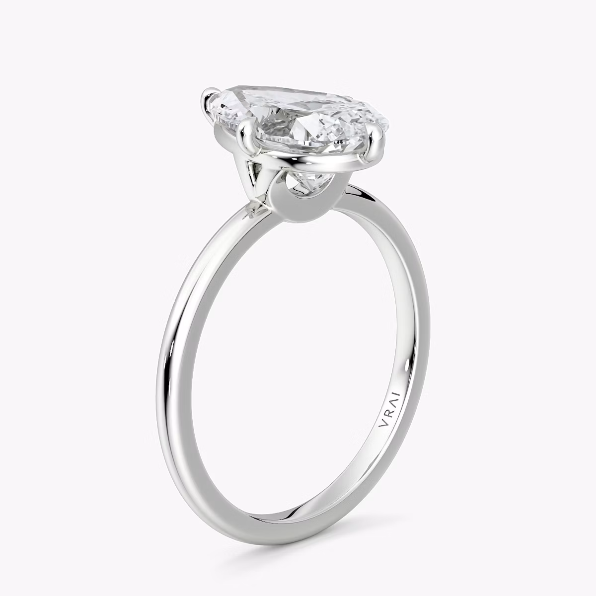 Anillo de compromiso Compass | Pera | 18k | Oro blanco | bandAccent: Simple | diamondOrientation: vertical | caratWeight: other