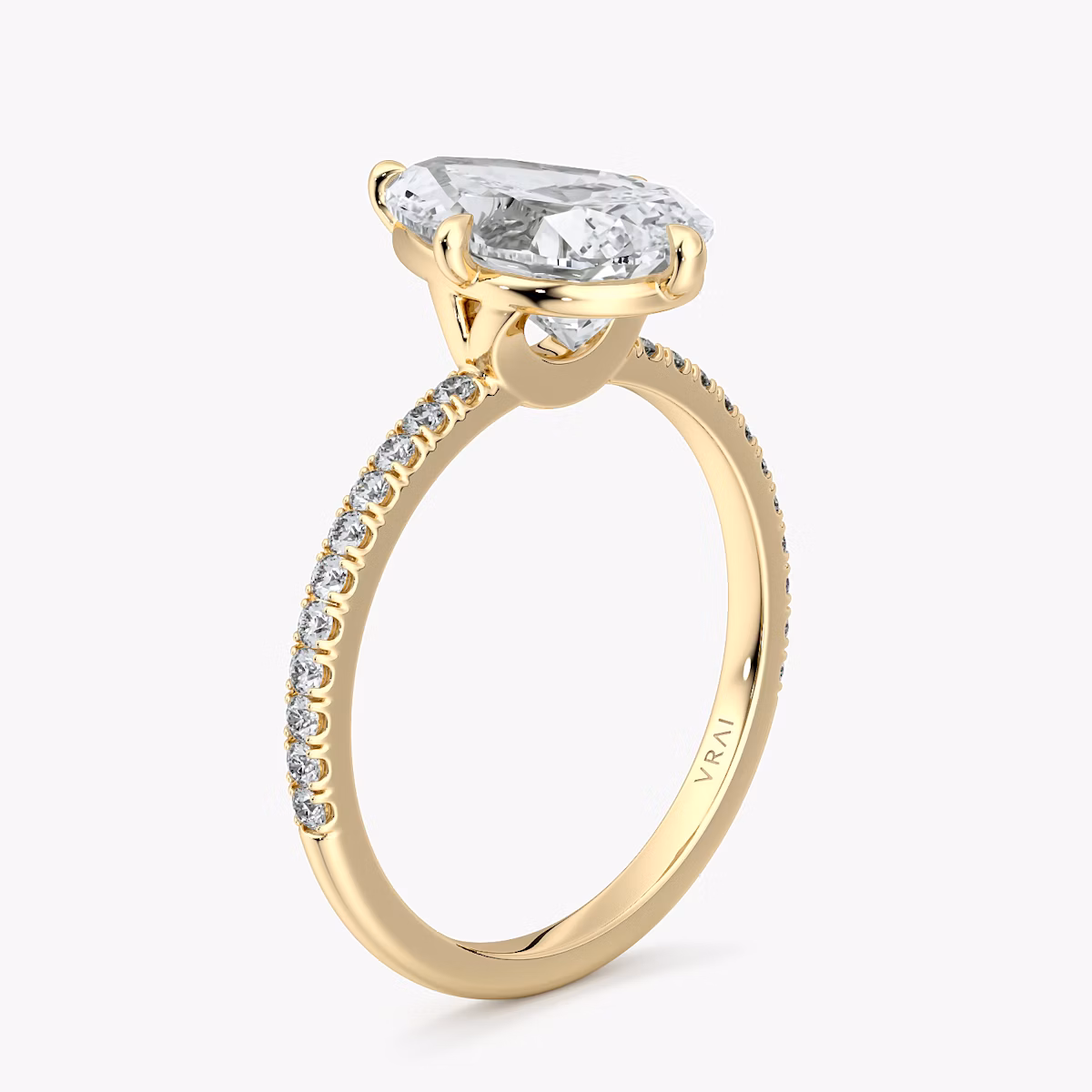 Anillo de compromiso Compass | Pera | 18k | Oro amarillo | bandAccent: Pavé | diamondOrientation: vertical | caratWeight: other