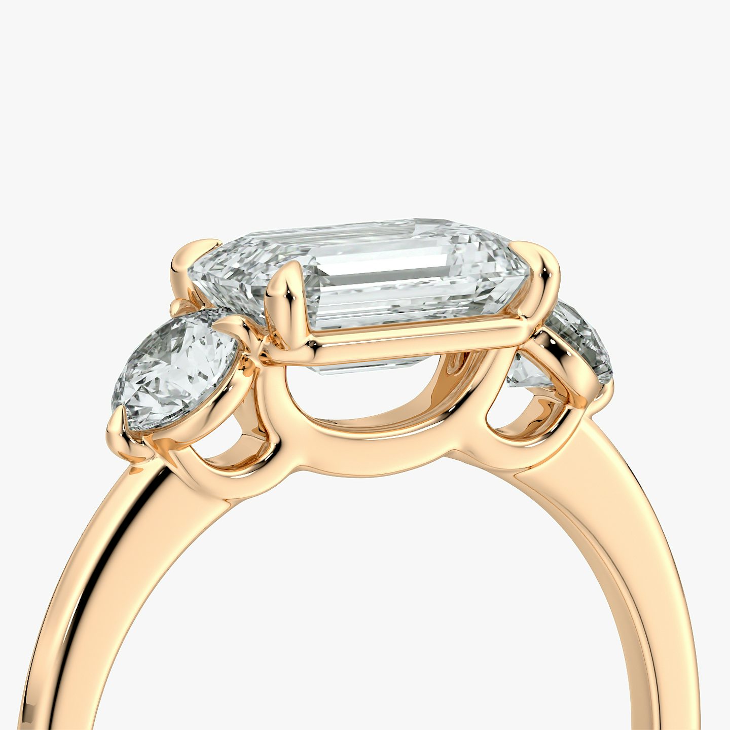 Bague de fiançailles Three Stone | Émeraude | 14k | Or rose | bandAccent: Simple | diamondOrientation: horizontal | sideStoneCarat: 0.25ct | sideStoneShape: Rond Brillant | caratWeight: other