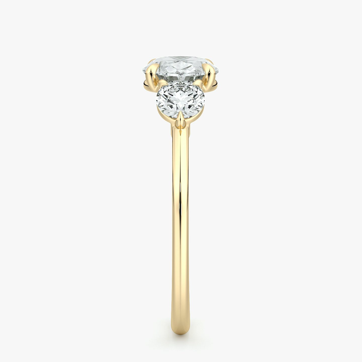 The Three Stone | Oval | 18k | Yellow Gold | bandAccent: Plain | diamondOrientation: horizontal | sideStoneCarat: 0.25ct | sideStoneShape: Round Brilliant | caratWeight: other