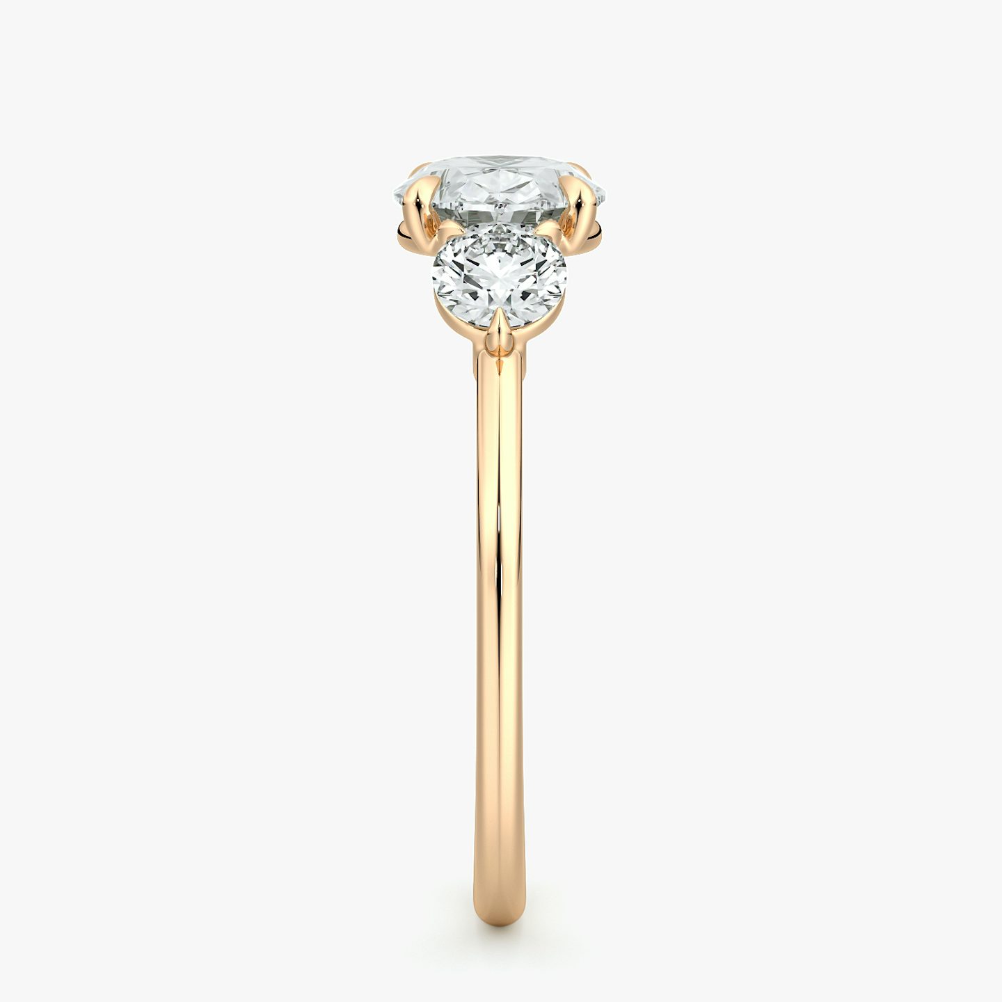 Anillo de compromiso Three Stone | Oval | 14k | Oro rosa | bandAccent: Simple | diamondOrientation: horizontal | sideStoneCarat: 0.25ct | sideStoneShape: Brillante | caratWeight: other