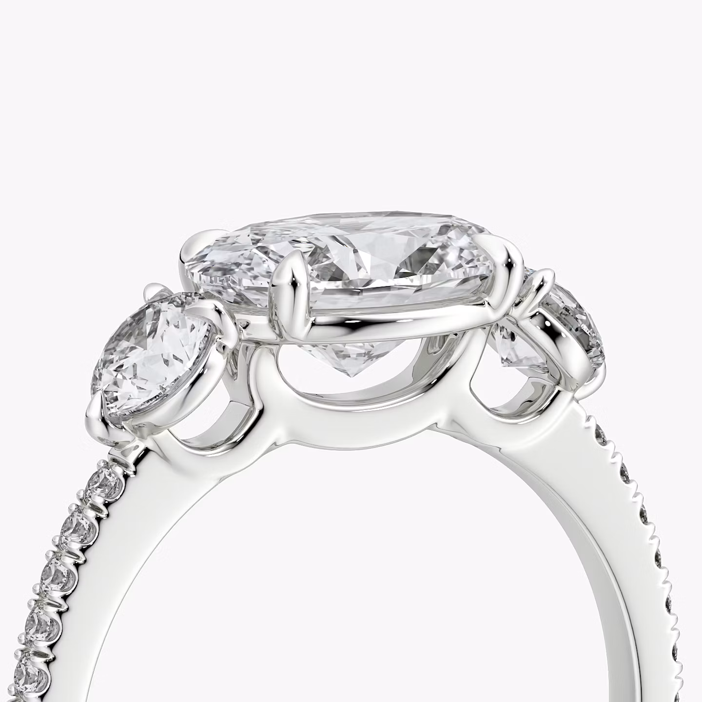 Bague de fiançailles Three Stone | Ovale | 18k | Or blanc | bandAccent: Pavé | diamondOrientation: horizontal | sideStoneCarat: 0.25ct | sideStoneShape: Rond Brillant | caratWeight: other
