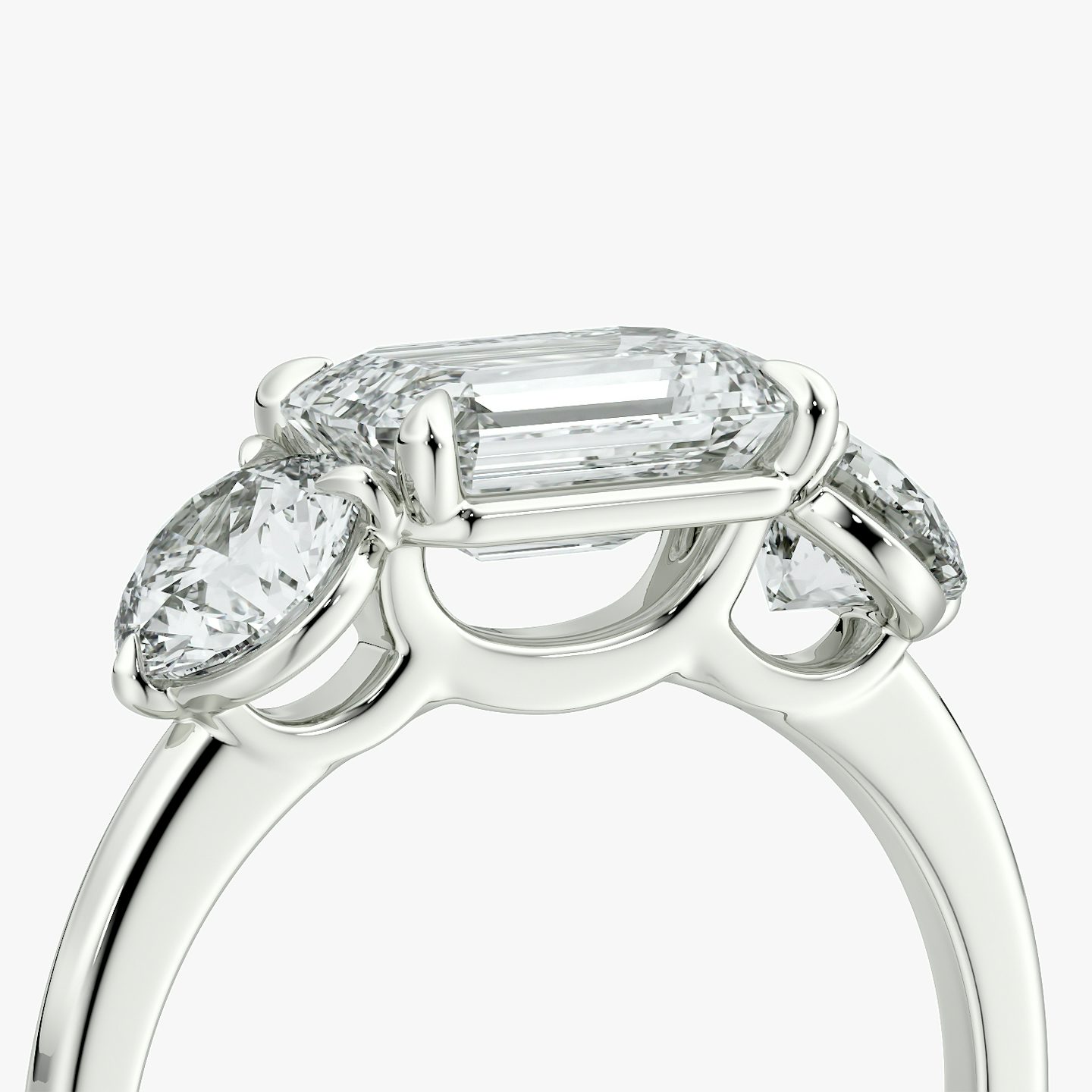 Bague de fiançailles Three Stone | Émeraude | 18k | Or blanc | bandAccent: Simple | diamondOrientation: horizontal | sideStoneCarat: 0.50ct | sideStoneShape: Rond Brillant | caratWeight: other