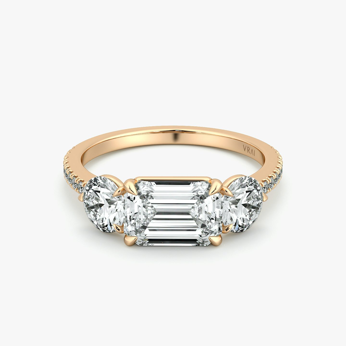 Bague de fiançailles Three Stone | Émeraude | 14k | Or rose | bandAccent: Pavé | diamondOrientation: horizontal | sideStoneCarat: 0.50ct | sideStoneShape: Rond Brillant | caratWeight: other