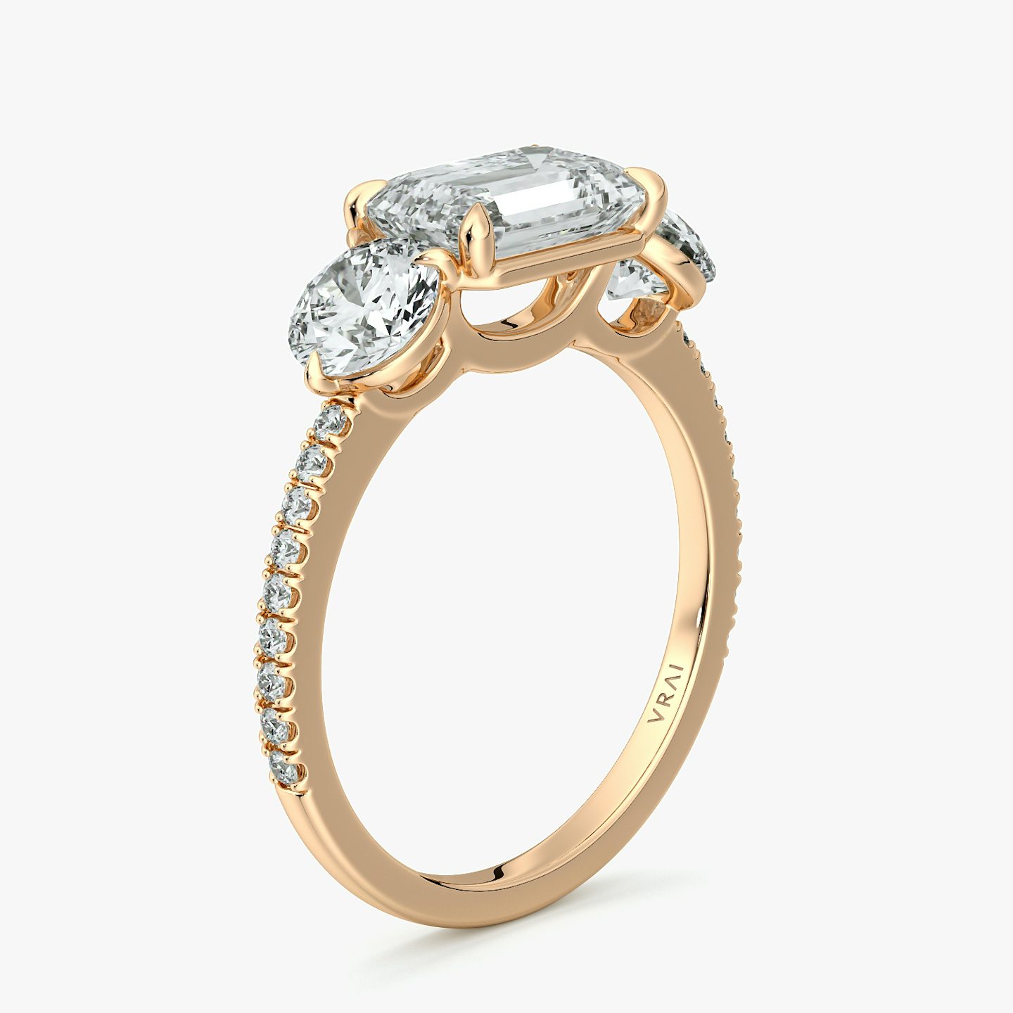 Bague de fiançailles Three Stone | Émeraude | 14k | Or rose | bandAccent: Pavé | diamondOrientation: horizontal | sideStoneCarat: 0.50ct | sideStoneShape: Rond Brillant | caratWeight: other