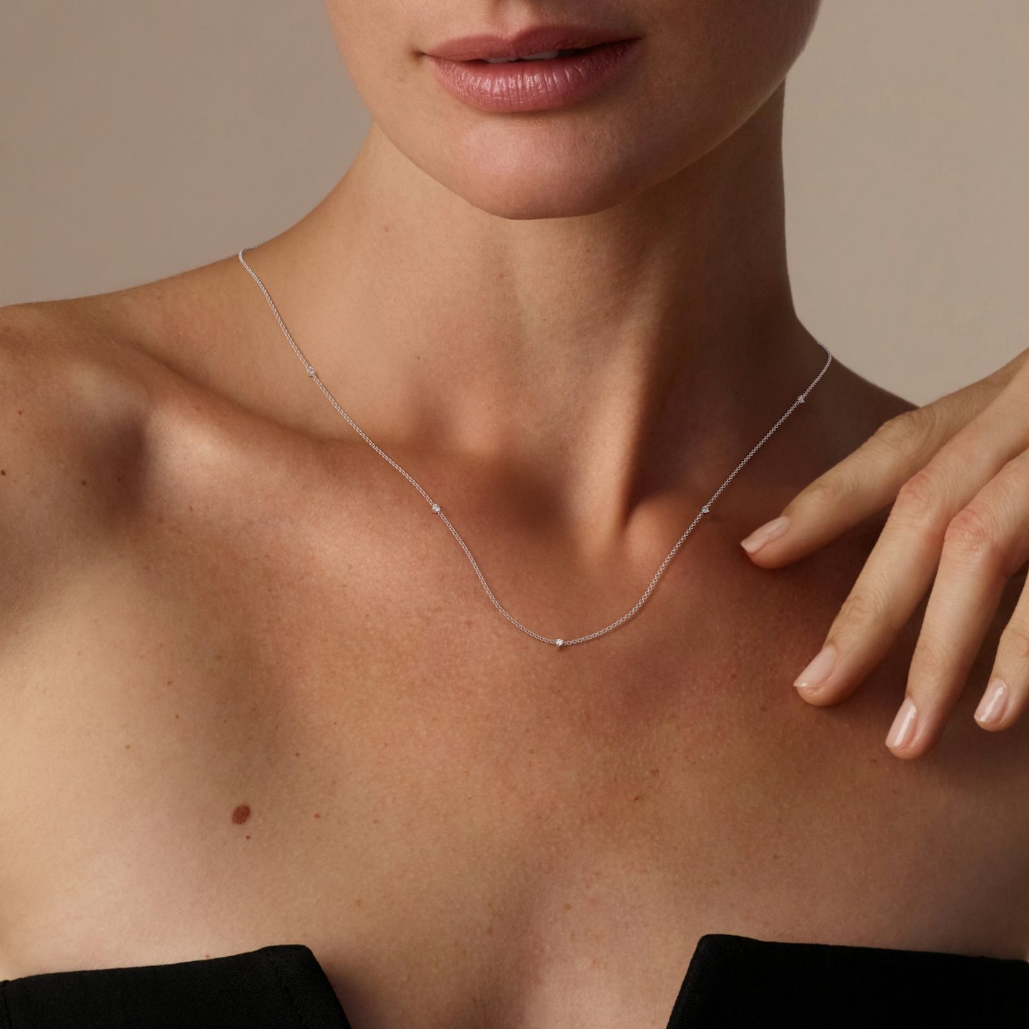 Tiny Station Necklace | Round Brilliant | 14k | White Gold | chainLength: 16-18