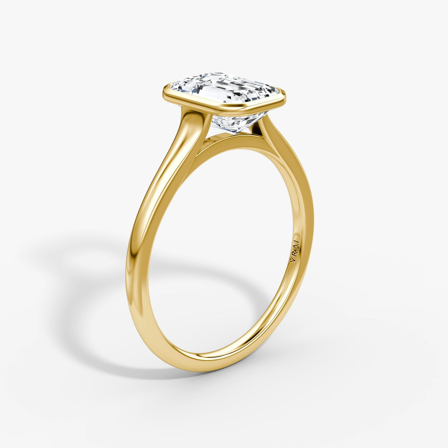 The Flat Edge Bezel | Emerald | 18k | Yellow Gold | bandAccent: Plain | diamondOrientation: vertical | caratWeight: other