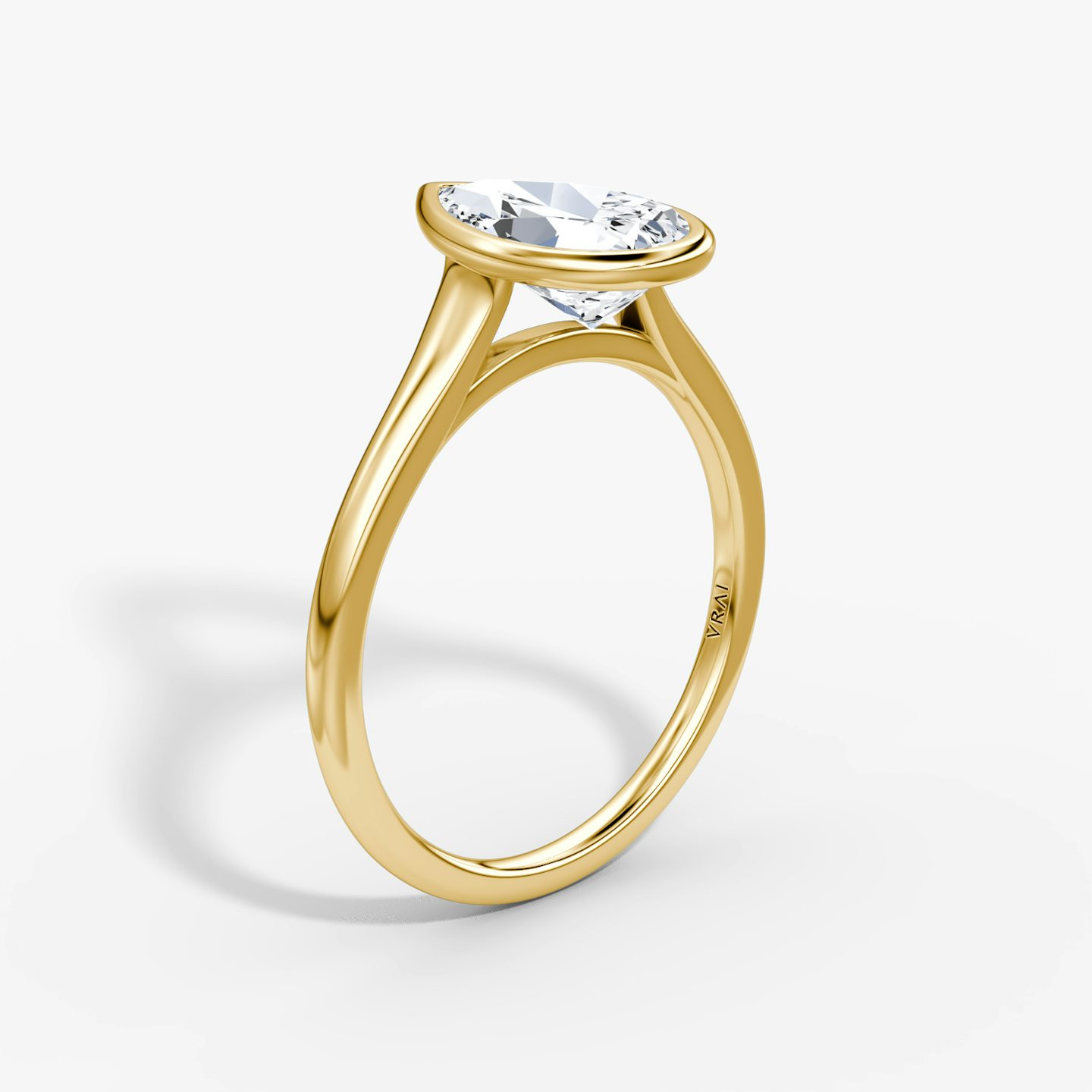 The Flat Edge Bezel | Pear | 18k | Yellow Gold | bandAccent: Plain | diamondOrientation: vertical | caratWeight: other