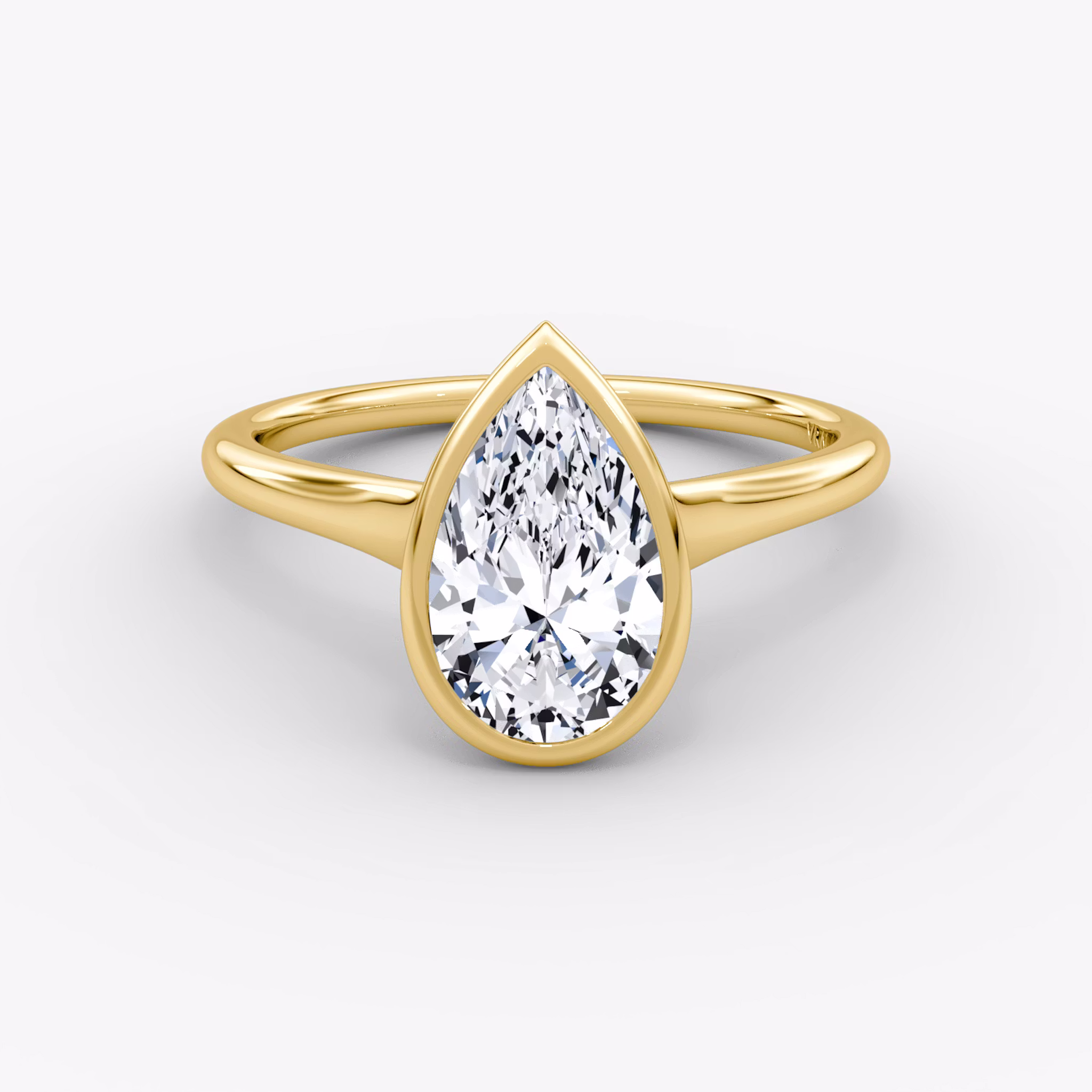 The Flat Edge Bezel Pear | Yellow Gold