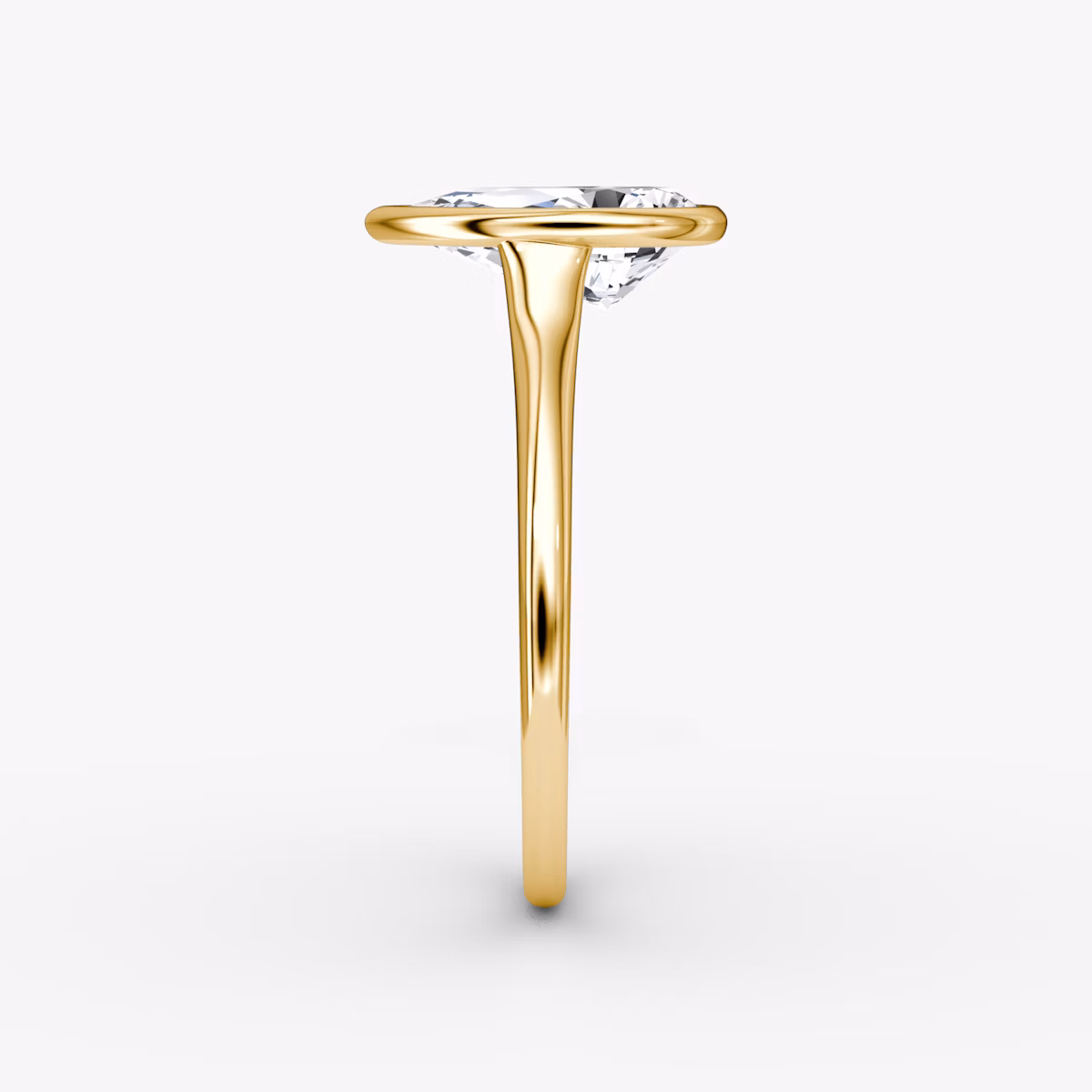 The Flat Edge Bezel | Pear | 18k | Yellow Gold | bandAccent: Plain | diamondOrientation: vertical | caratWeight: other