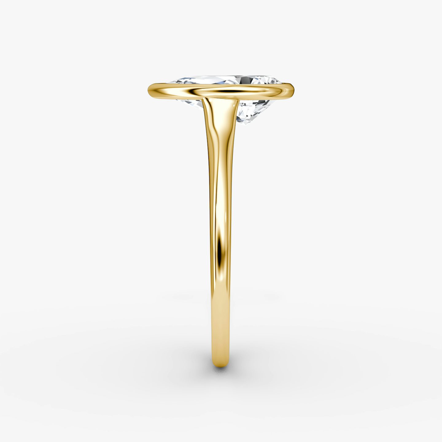 The Flat Edge Bezel | Pear | 18k | Yellow Gold | bandAccent: Plain | diamondOrientation: vertical | caratWeight: other