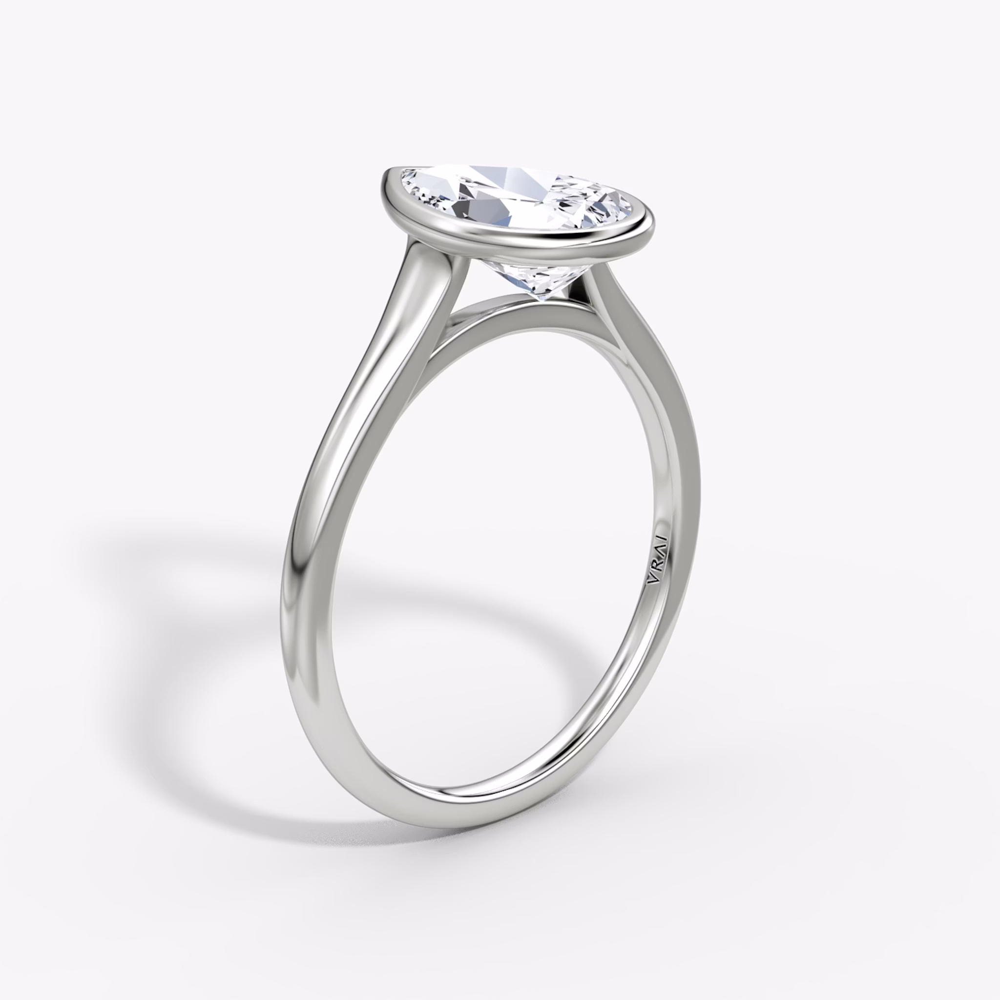 The Flat Edge Bezel | Pear | 18k | White Gold | bandAccent: Plain | diamondOrientation: vertical | caratWeight: other