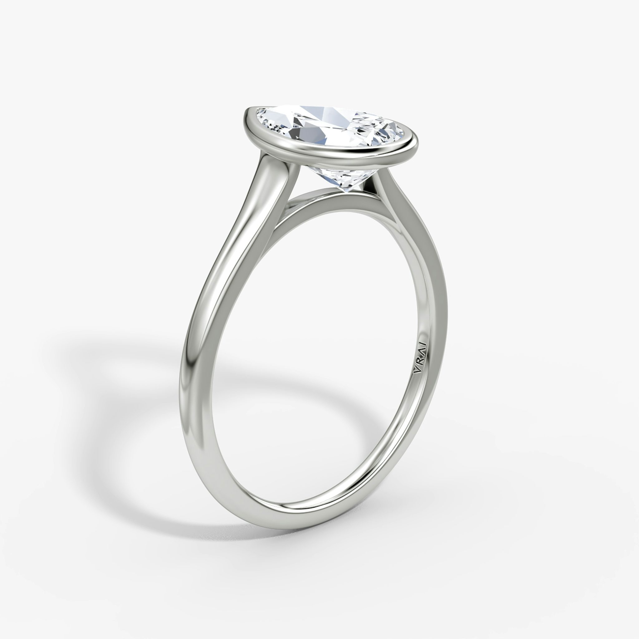The Flat Edge Bezel | Pear | 18k | White Gold | bandAccent: Plain | diamondOrientation: vertical | caratWeight: other