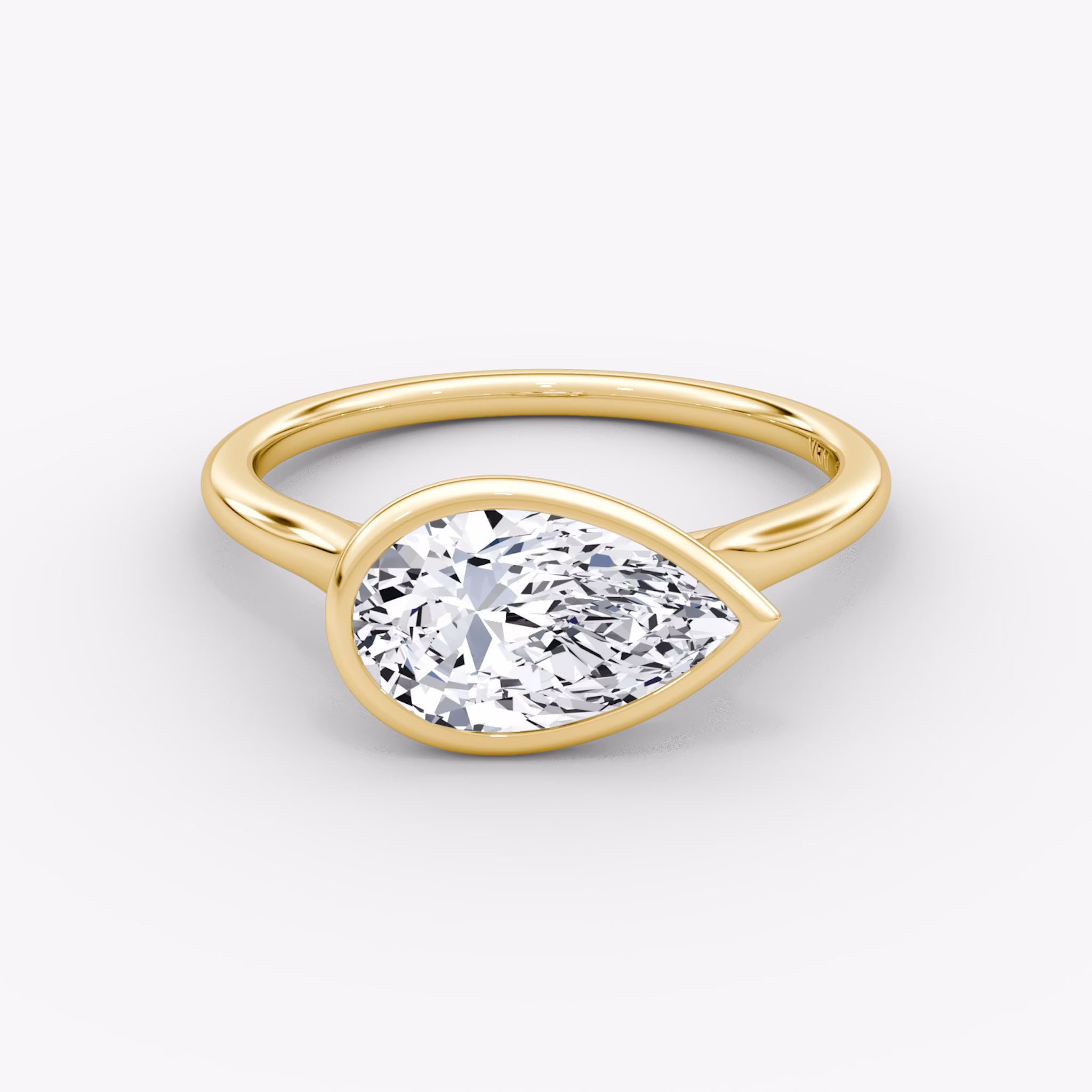 The Flat Edge Bezel | Pear | 18k | Yellow Gold | bandAccent: Plain | diamondOrientation: horizontal | caratWeight: other