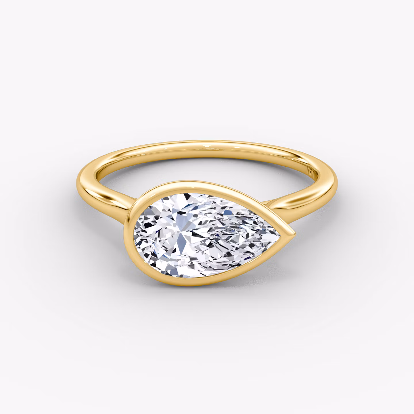 The Flat Edge Bezel Pear | Yellow Gold