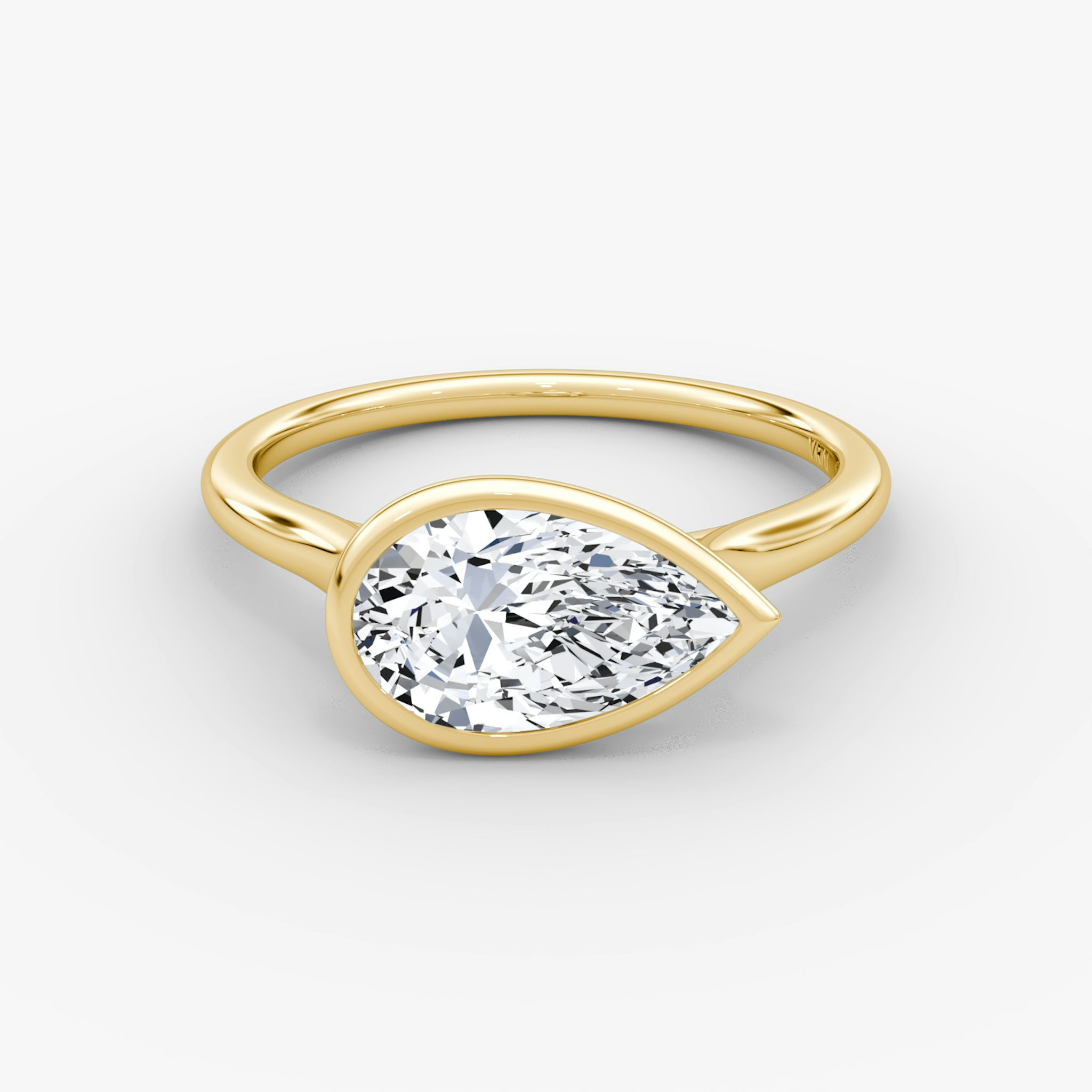 The Flat Edge Bezel | Pear | 18k | Yellow Gold | bandAccent: Plain | diamondOrientation: horizontal | caratWeight: other