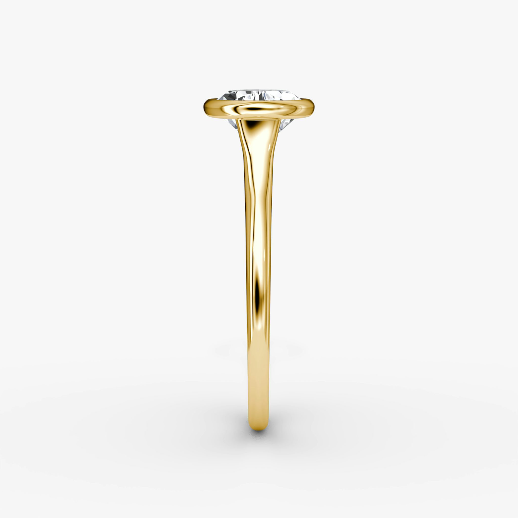 The Flat Edge Bezel | Pear | 18k | Yellow Gold | bandAccent: Plain | diamondOrientation: horizontal | caratWeight: other