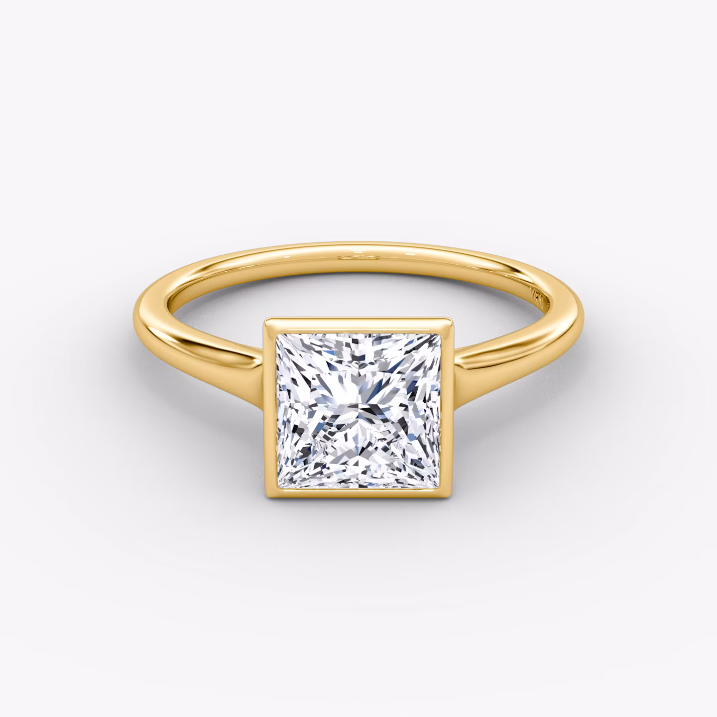 The Flat Edge Bezel Princess | Yellow Gold