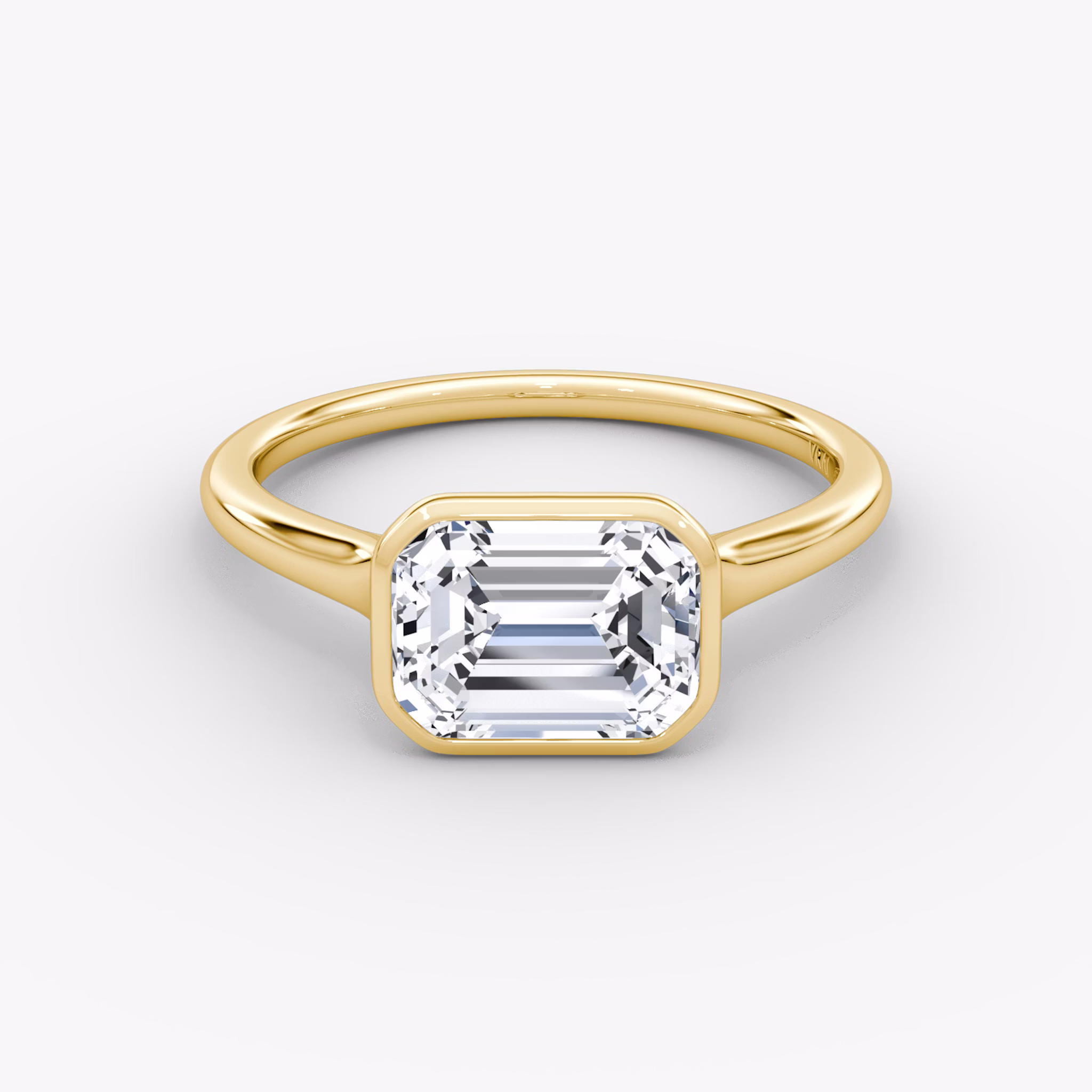 The Flat Edge Bezel | Emerald | 18k | Yellow Gold | bandAccent: Plain | diamondOrientation: horizontal | caratWeight: other