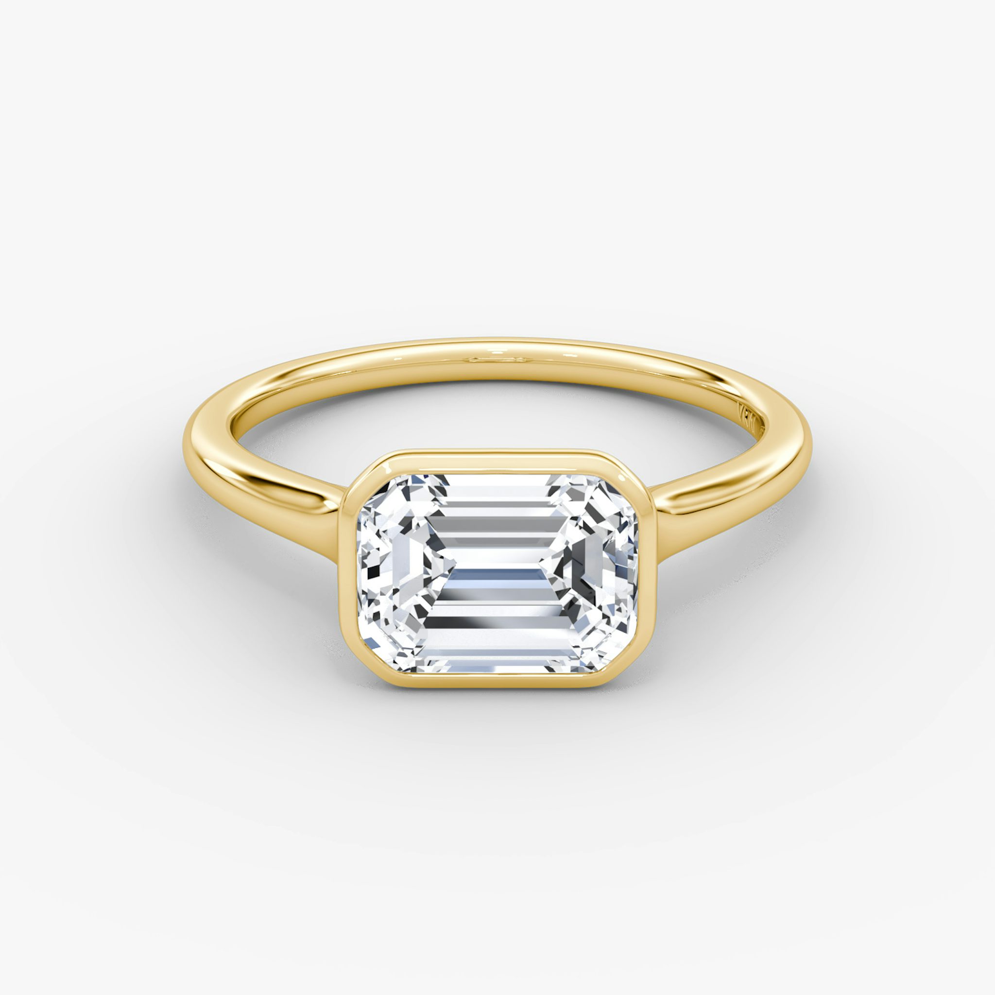 The Flat Edge Bezel | Emerald | 18k | Yellow Gold | bandAccent: Plain | diamondOrientation: horizontal | caratWeight: other