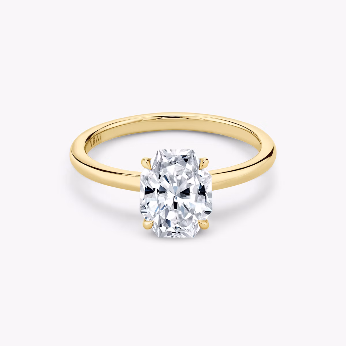 Signature | Lucky | 18k | Gelbgold | bandAccent: Ohne Pavé-Besatz | bandWidth: standard | excludeFromFeed: null | hiddenHalo: no | diamondOrientation: vertical | caratWeight: other