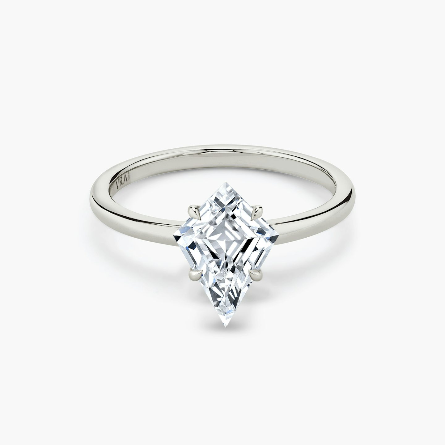 The Signature | Kite | 18k | White Gold | bandAccent: Plain | bandWidth: standard | excludeFromFeed: null | hiddenHalo: no | diamondOrientation: vertical | caratWeight: other