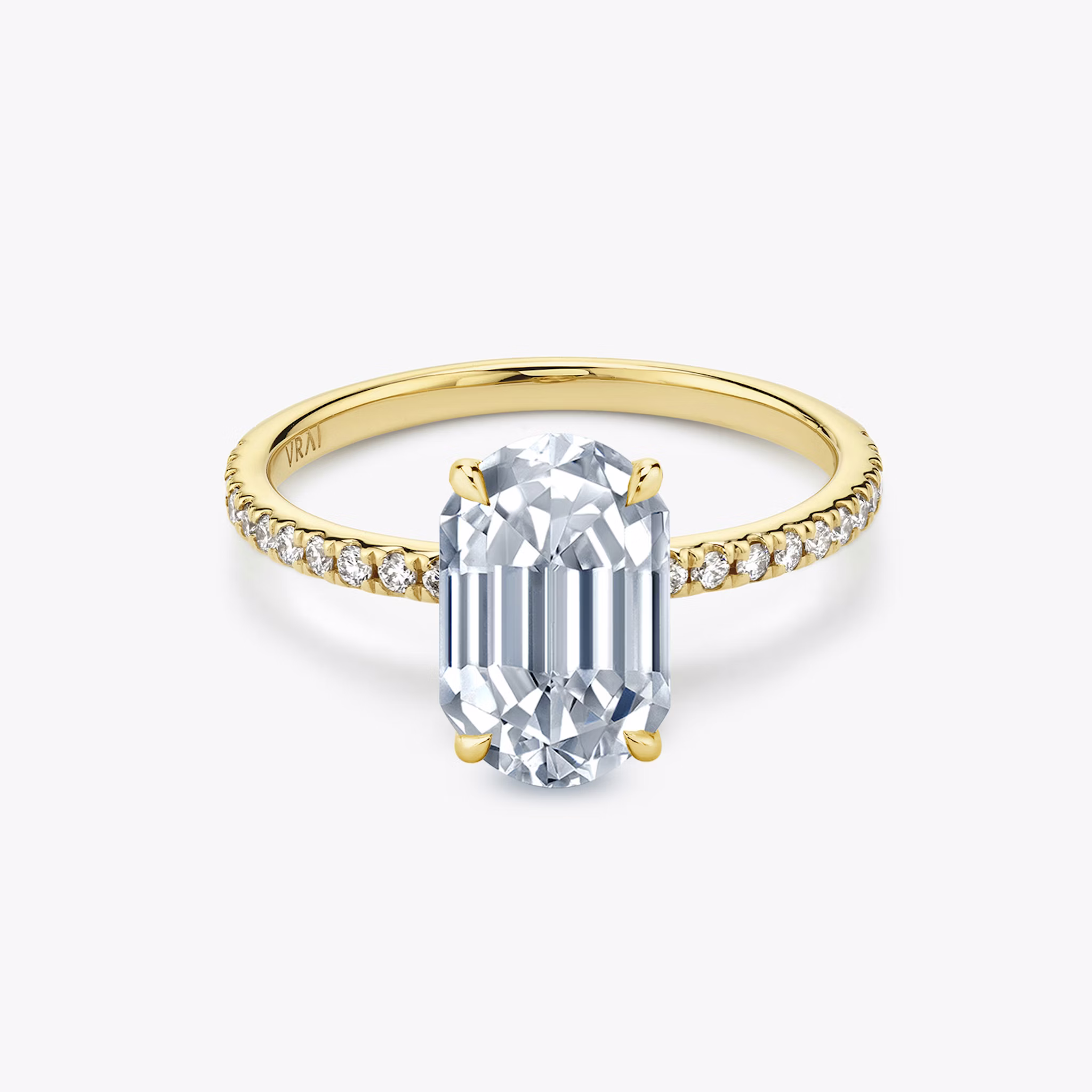 The Signature | Fusion | 18k | Yellow Gold | bandAccent: Pavé | bandWidth: standard | excludeFromFeed: null | hiddenHalo: no | diamondOrientation: vertical | caratWeight: other