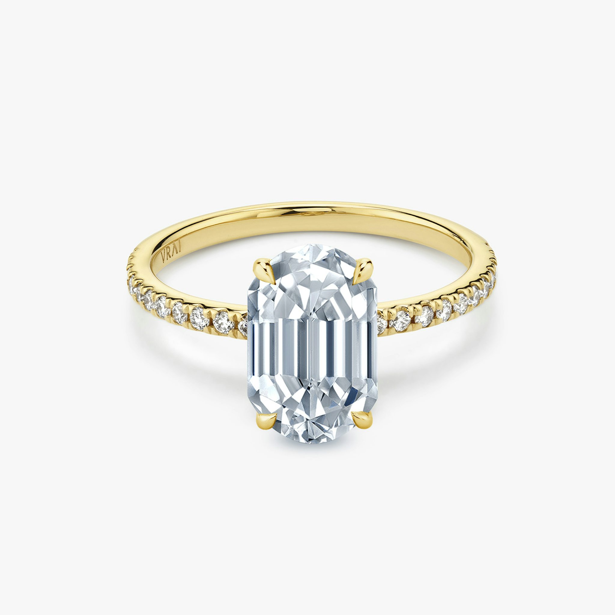 The Signature | Fusion | 18k | Yellow Gold | bandAccent: Pavé | bandWidth: standard | excludeFromFeed: null | hiddenHalo: no | diamondOrientation: vertical | caratWeight: other
