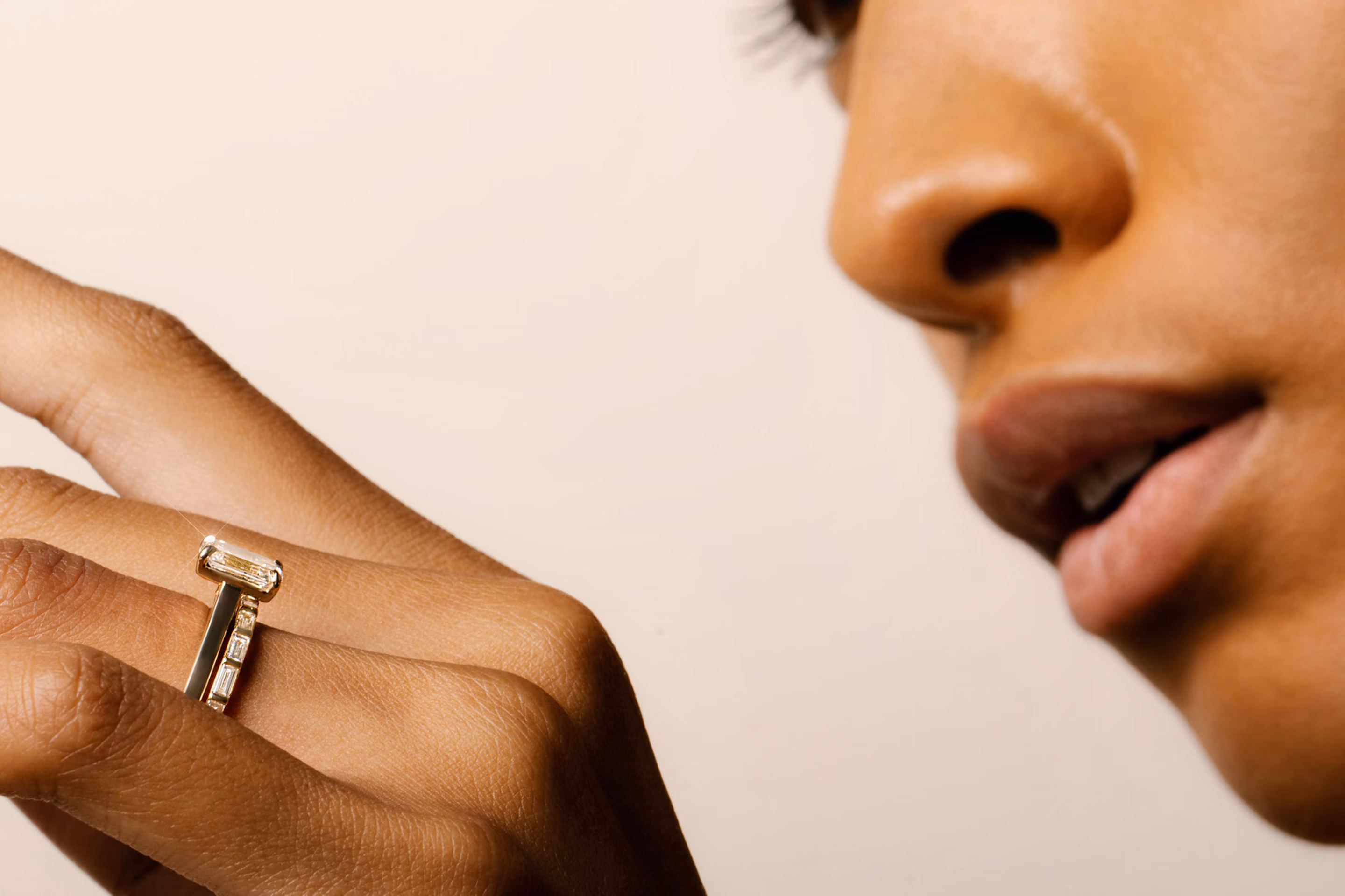 So pflegen Sie Ihren VRAI Schmuck und Verlobungsring