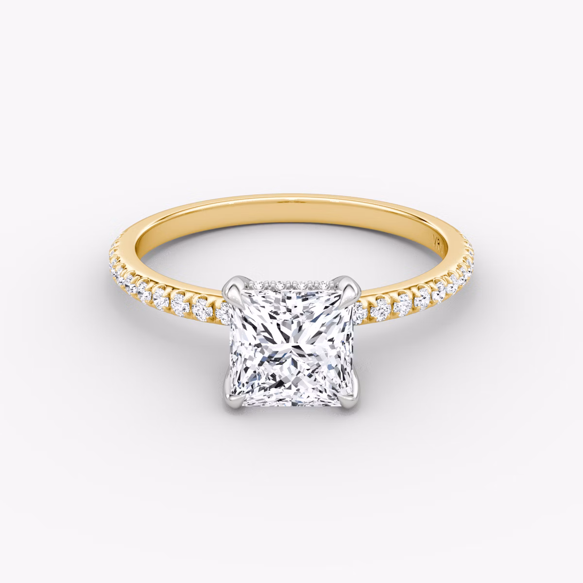 Anillo de compromiso Classic Hidden Halo | Princesa | 18k | Oro amarillo y platino | bandAccent: Pavé | bandWidth: standard | prongStyle: Simple | diamondOrientation: vertical | caratWeight: other
